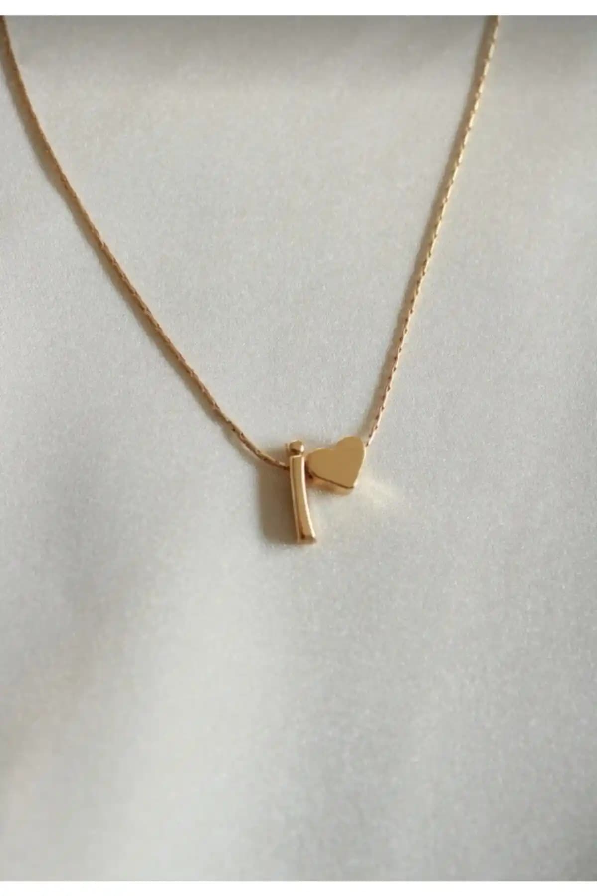 Asia by Leuvoié Harfli Kolye: Zarif ve Modern Altın Kaplama Aksesuar