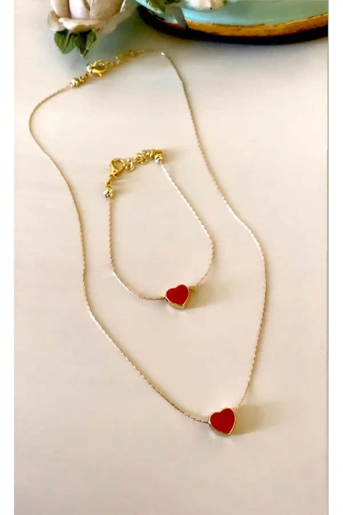 Asia by Leuvoié Kırmızı Kalp Takı Seti: Zarif ve Şık Günlük Aksesuarlar