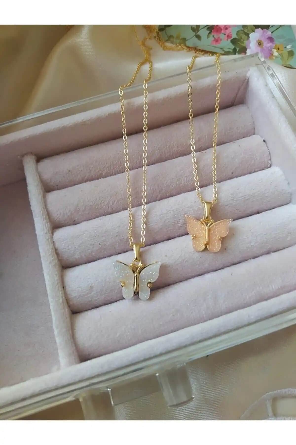 Asia Chic Pembe ve Beyaz Kelebek Kolye Seti Kadınlar İçin Şık ve Zarif Takı Seçeneği