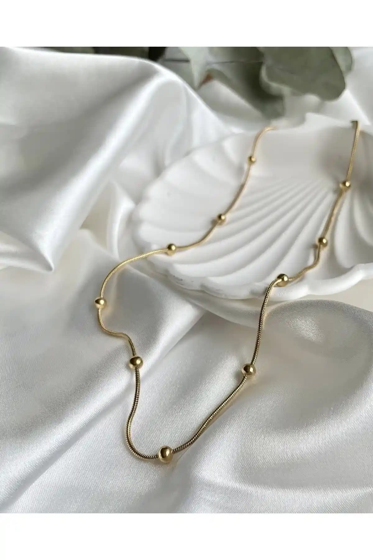 AtelierByEsra ve Trendy Butik Kolye Karşılaştırması: Malzeme, Tasarım ve Kullanım Özellikleri