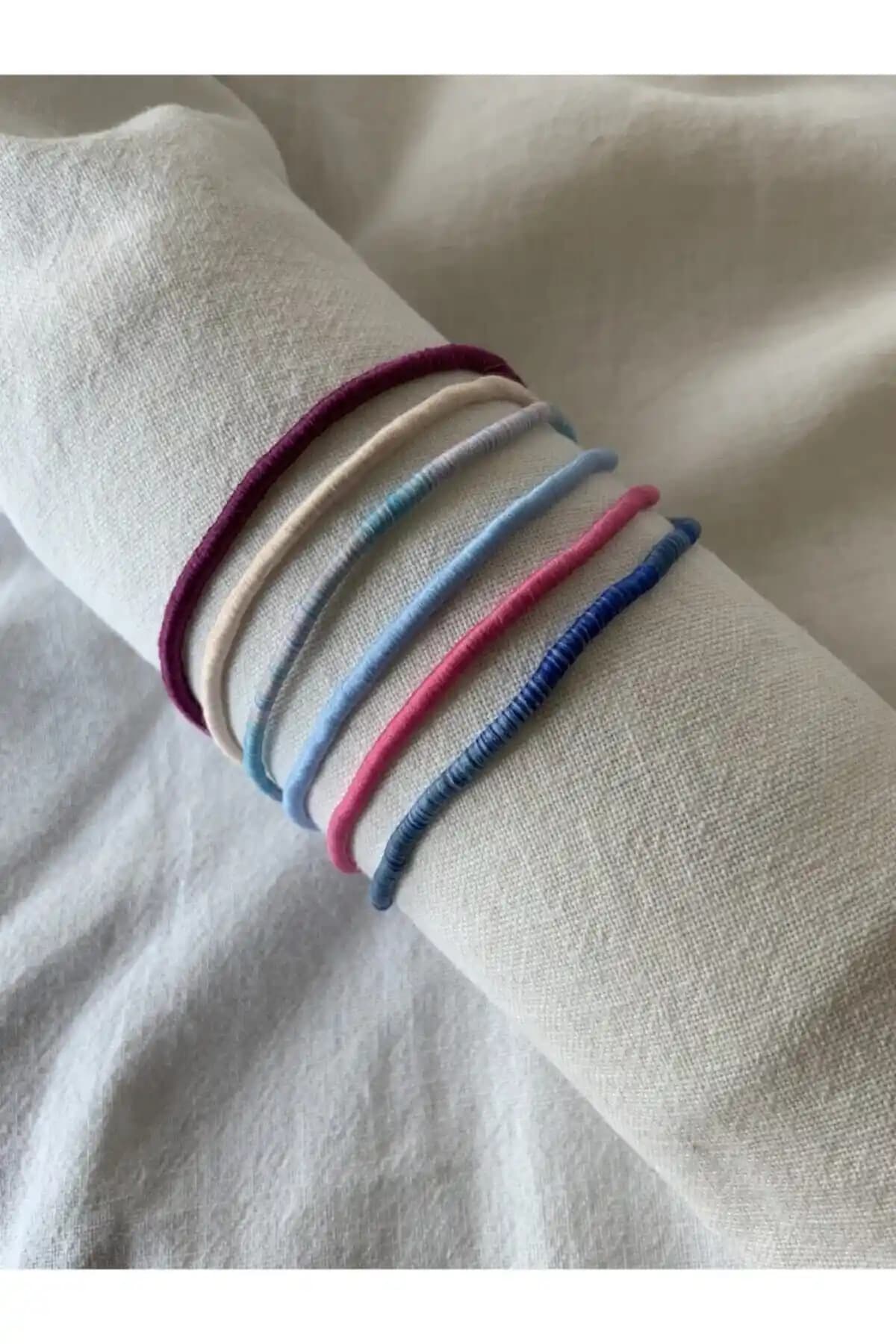 Atölye Merdiven 6'lı İp Bileklik Seti: Şıklık ve Kullanışlılık Sunan Modern Takı Koleksiyonu