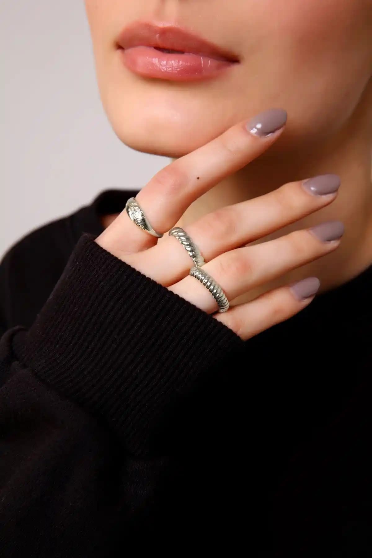 AURRARİ Kadın 3'lü Gümüş Renk Yüzük Seti Şıklık ve İşlevselliğin Buluşması
