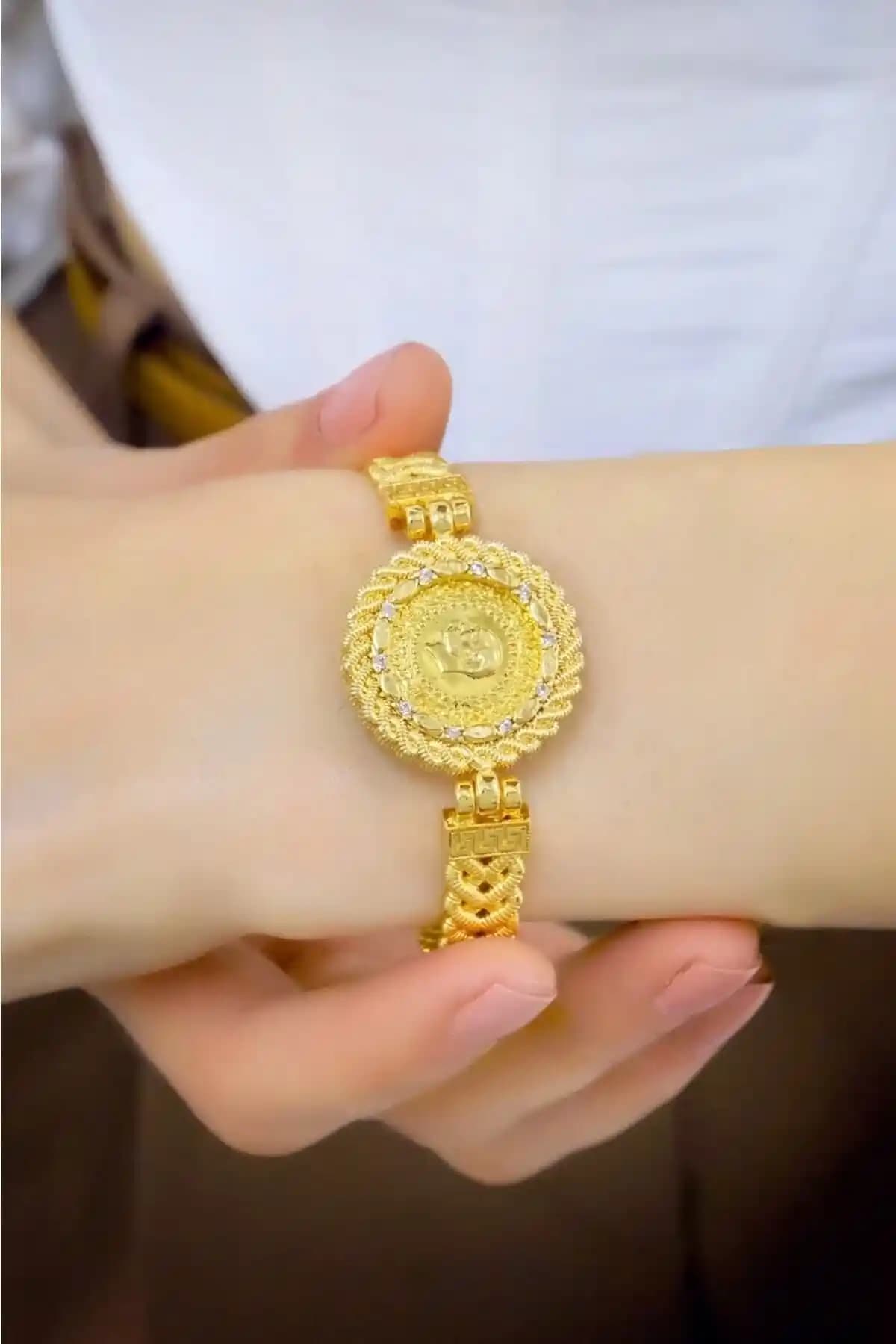 Aytek Gold Çeyrekli Halat Örgülü Kelepçe ve İpli Çerçeveli Bileklik Karşılaştırması