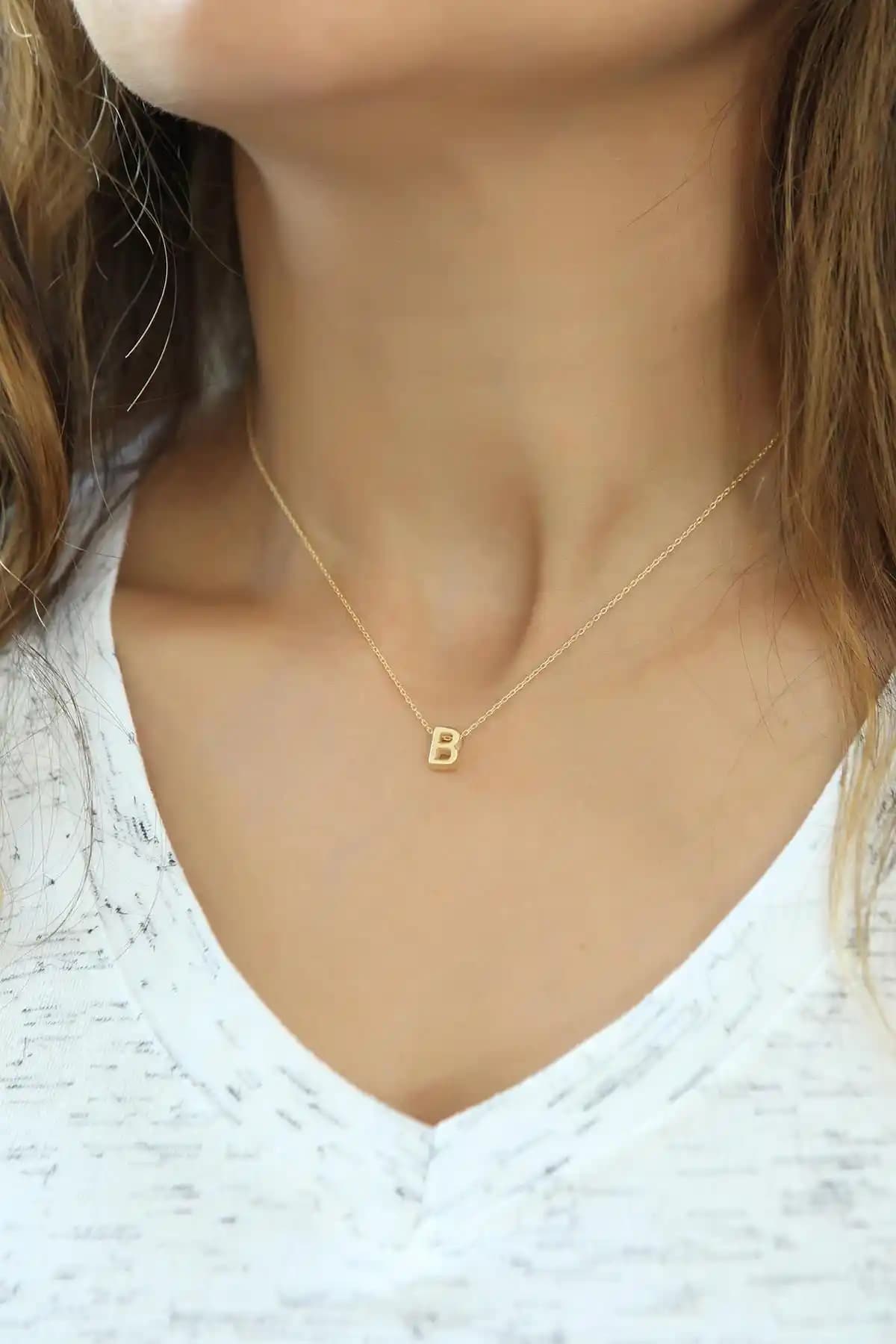 Azuris 925 Ayar Gümüş B Harfli Kolye: Zarif ve Dayanıklı Tasarım Özellikleri