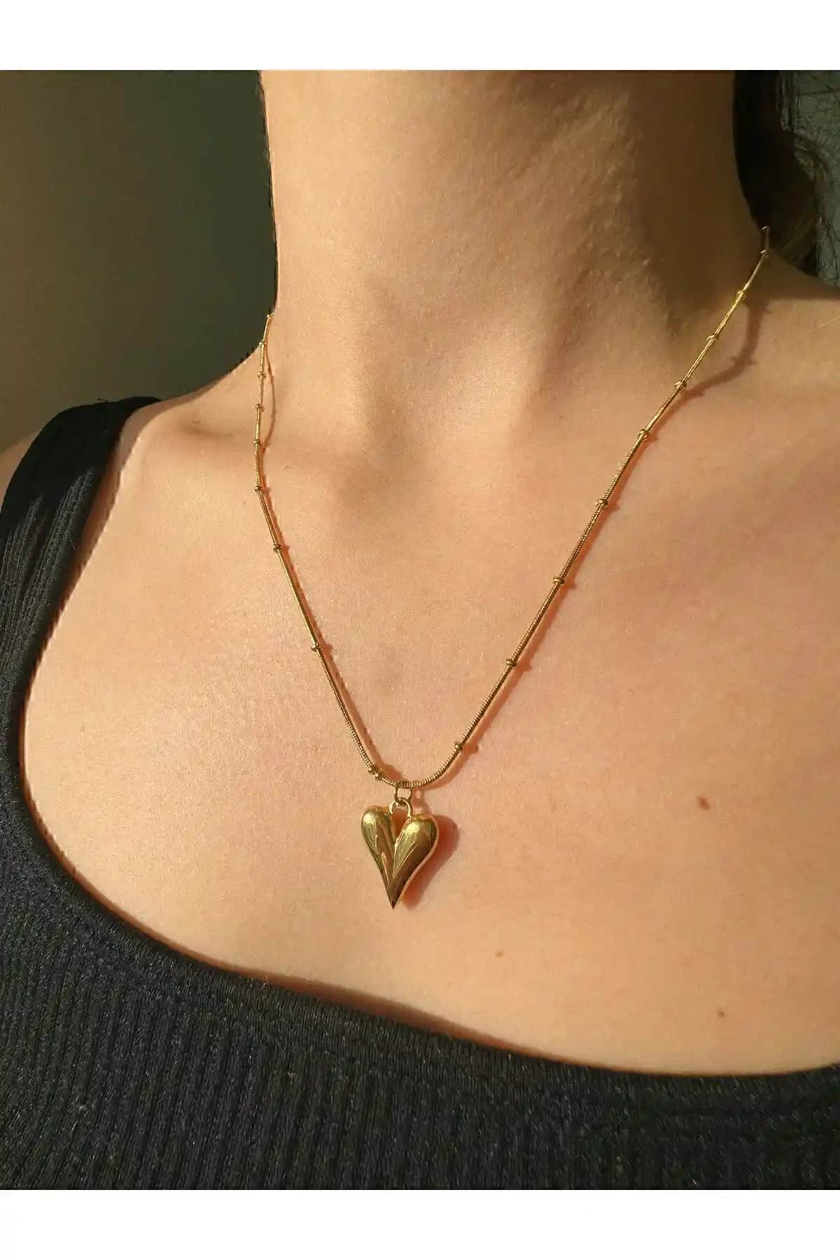 Bellys Jewelry Kalpli Çelik Kolye Dayanıklı ve Şık Tasarımıyla Öne Çıkıyor