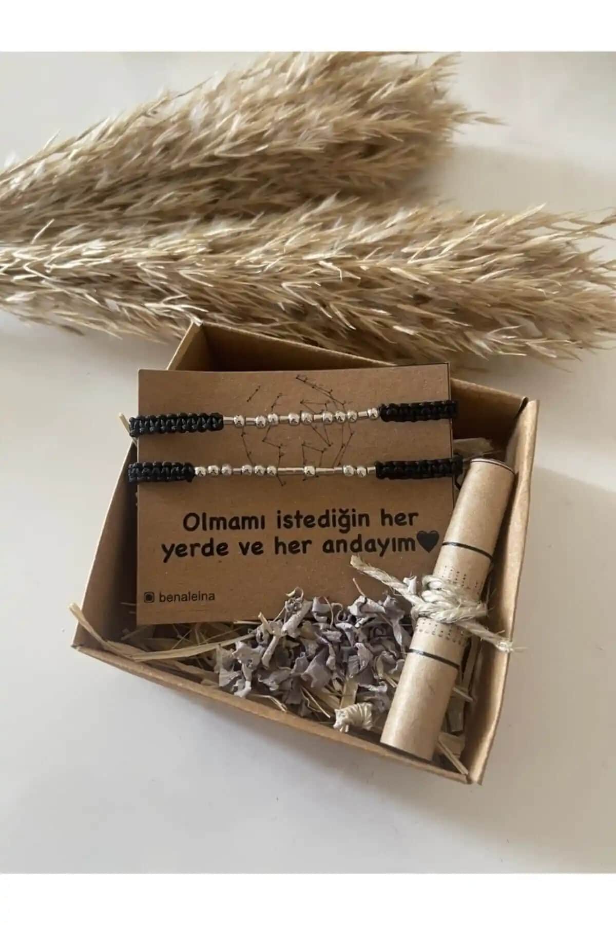 Ben Aleina ve Hippolyta Mors Alfabesi Bileklikleri Karşılaştırması