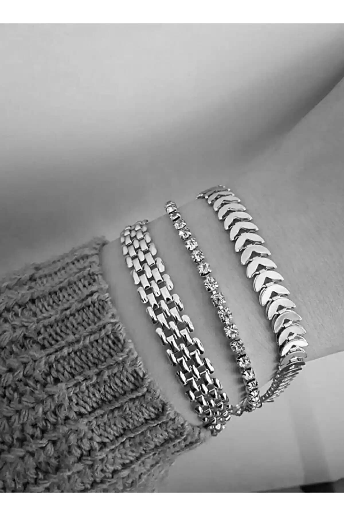 Bers Aksesuar ve Jenny Daphne Bileklik Setleri Karşılaştırması