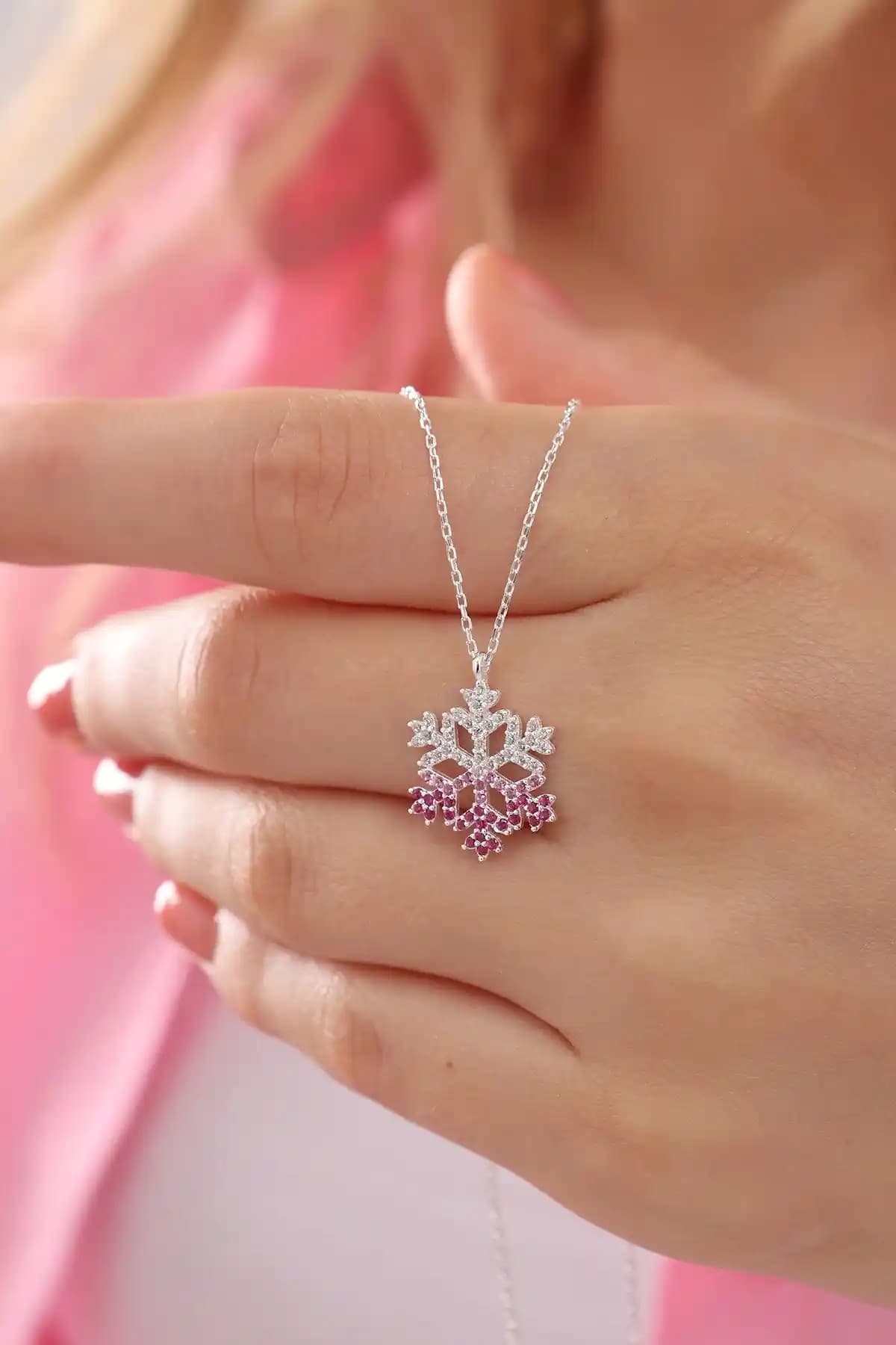 Bilsen Store Kadın 925 Ayar Gümüş Zincirli Yakut Kırmızı Renk Geçişli Kar Tanesi Kolye