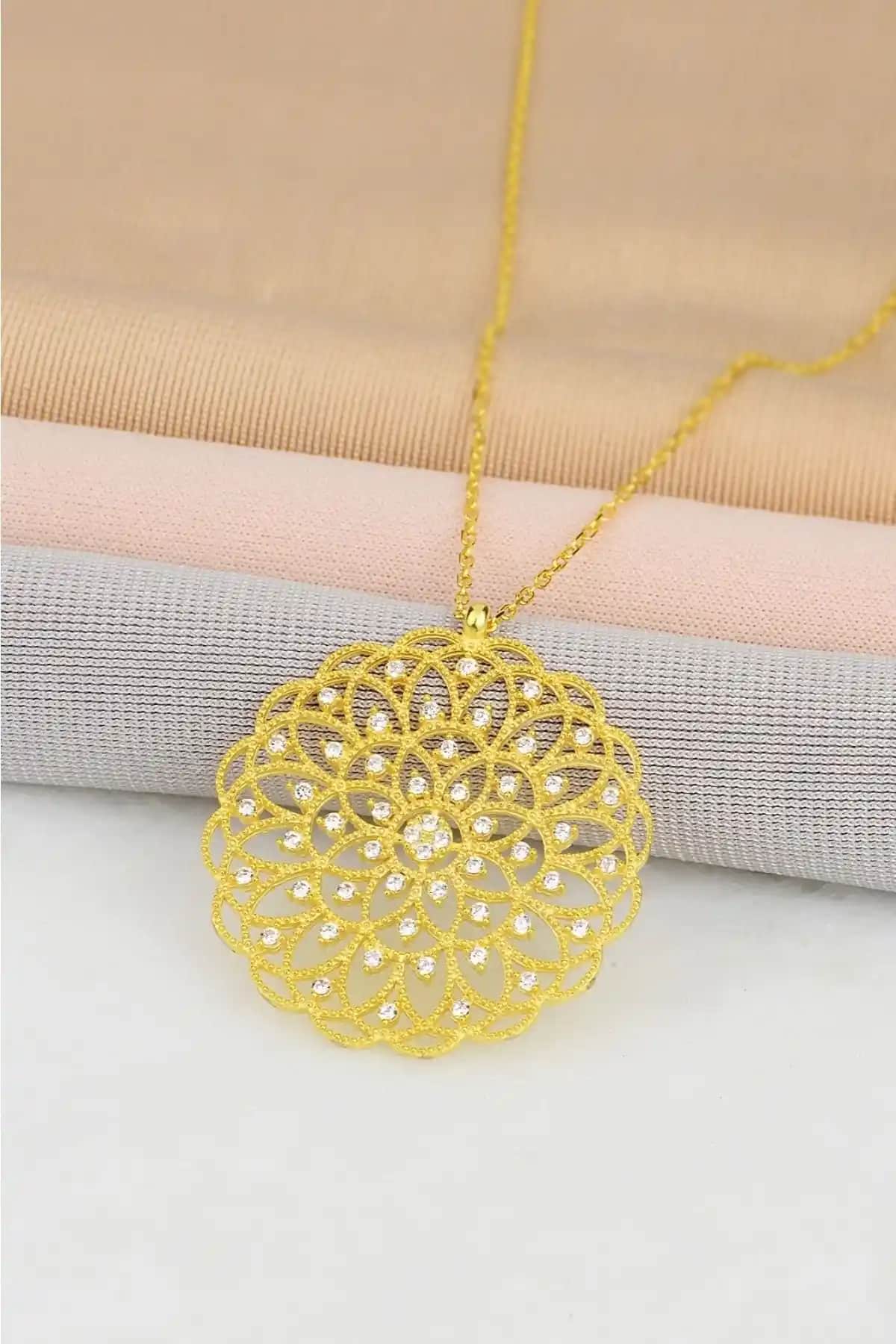 Bilsen Store ve Indigo Takı Kolye Karşılaştırması: Tasarım, Malzeme ve Kullanıcı Yorumları