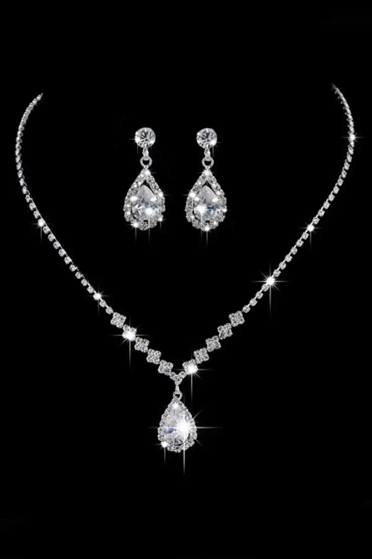 Chavin Düğün Nişan Kına Damla Taşlı Kolye ve Küpe Seti Şıklık ve Parlaklık Sunar