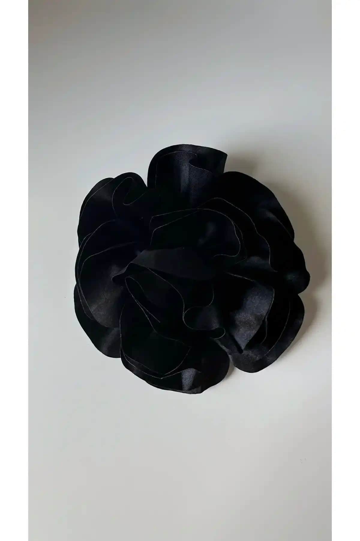 Çiçek Broşları Karşılaştırması: Âlâ Atelier ve CHANCE GİFT Ürünlerinin Özellikleri