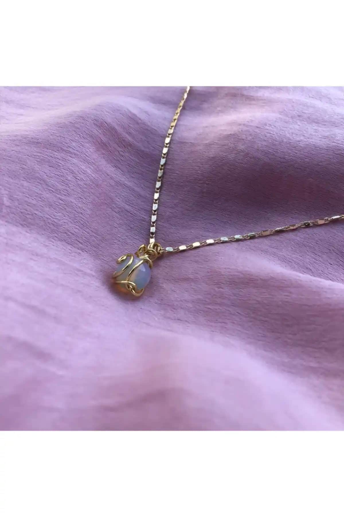 Claritas Takı Kadın Ay Taşı Motifli Altın Kaplama Kolye Şıklık ve Zarafet İçin Uygun