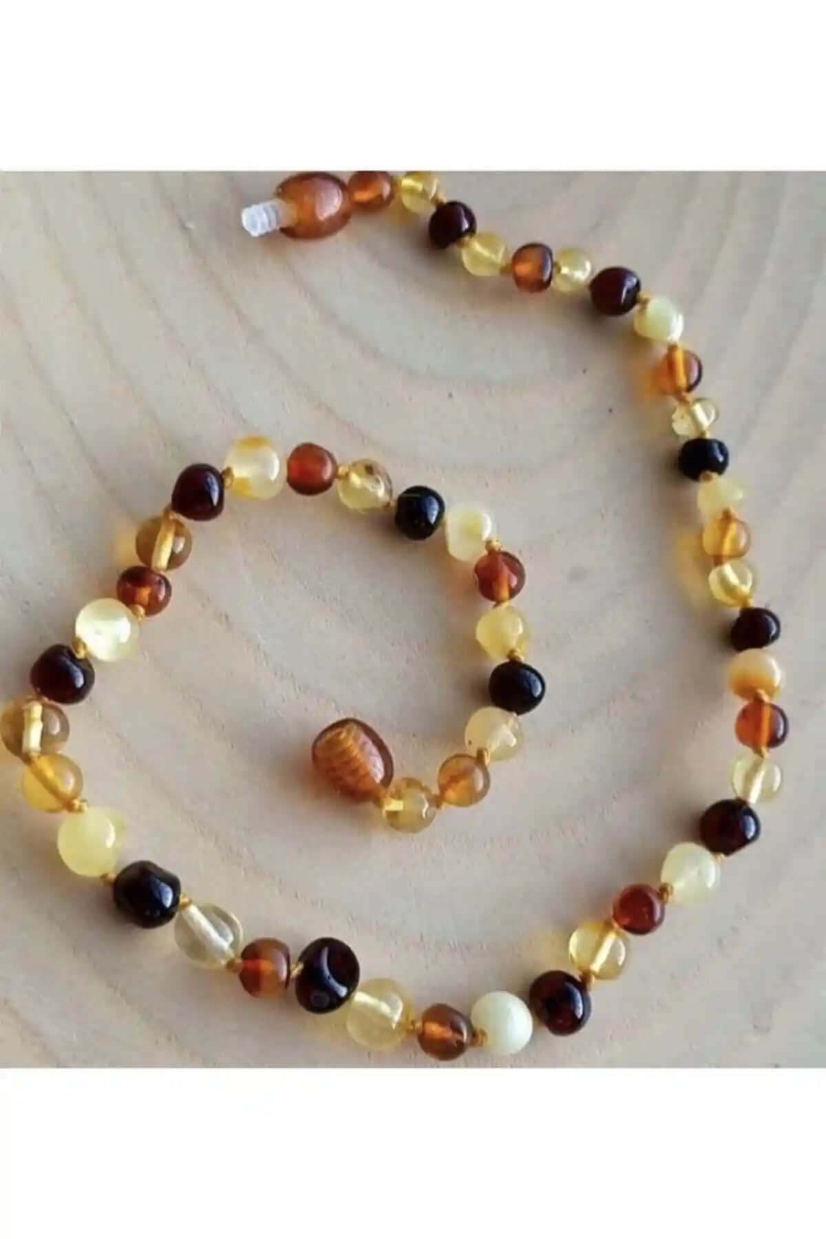 Damla Kehribar Multi Yetişkin Kolye: Doğal ve Şık Tasarım ile Günlük Kullanım Rahatlığı