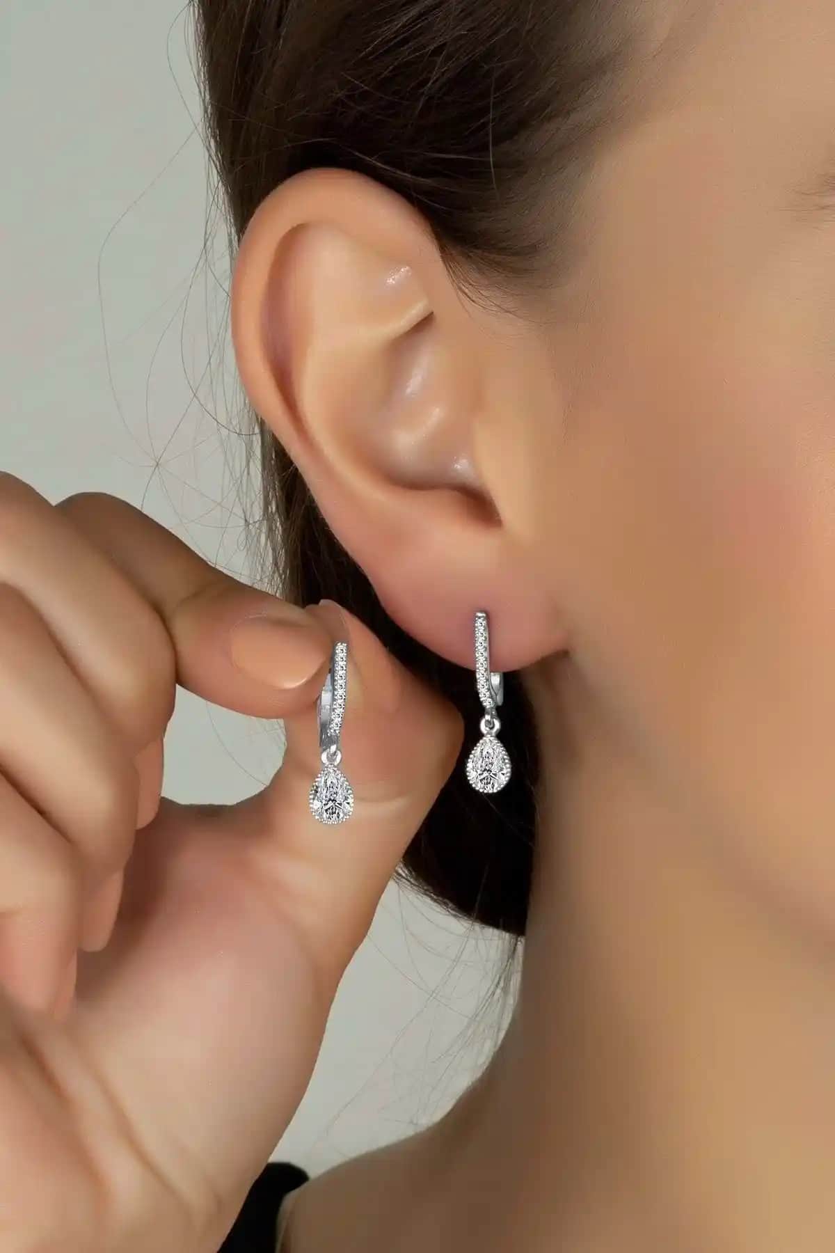 Damla Taşlı Gümüş Küpe - Şık ve Zarif Takı Seçenekleri 75-90 Karakter