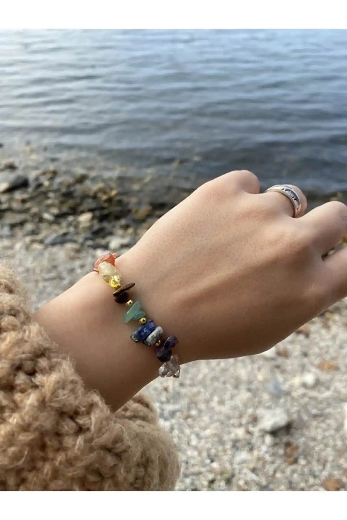 Dejavu TR Yedi Çakra ve Ssilhoutte Doğaltaş Bileklikleri Karşılaştırması