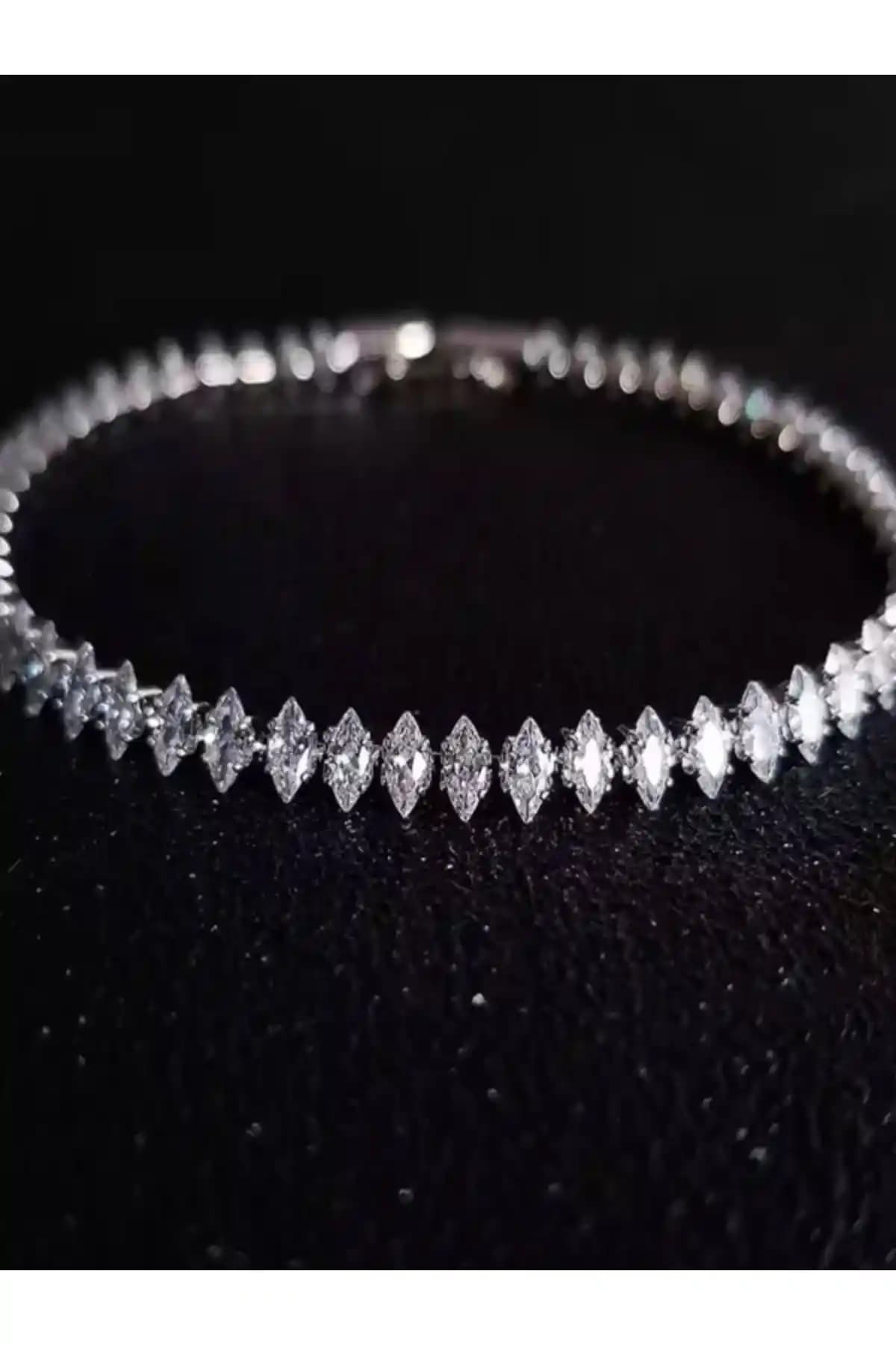 Demokan Kadın Mekik Taş Su Yolu Bileklik 18cm Zarif ve Modern Takı Tasarımı