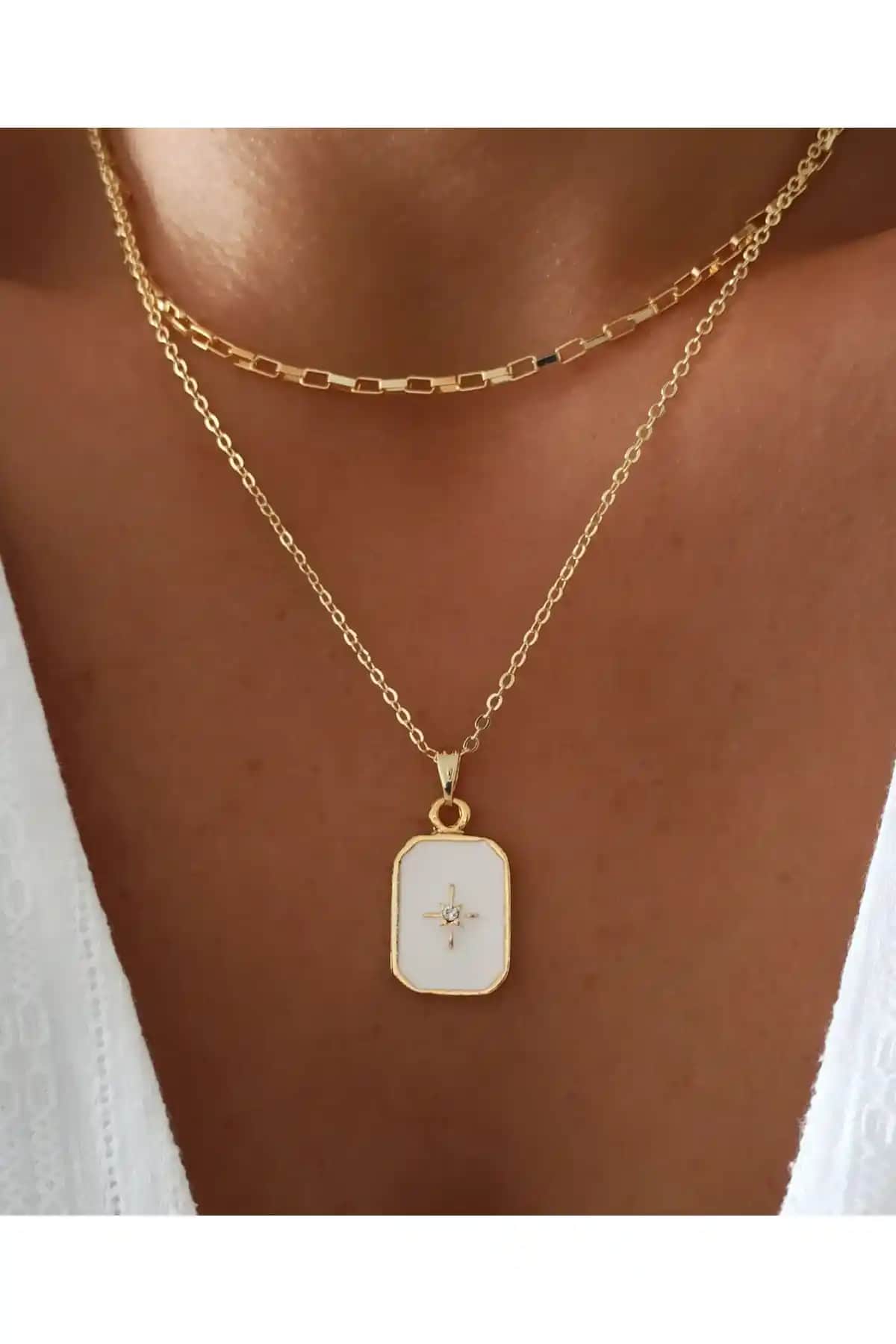 DENİZDENAL Kare Zincir Seti: Modern ve Şık Altın Renkli Aksesuarlar