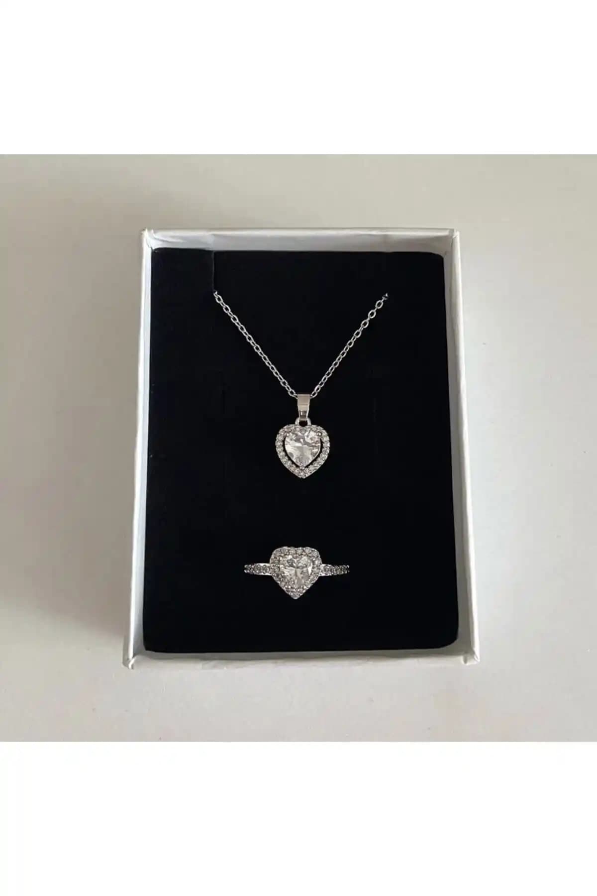 DMR Accessoire 316L Çelik Zirkon Taşlı Yüzük ve Kolye Seti Şık ve Dayanıklı Tasarım