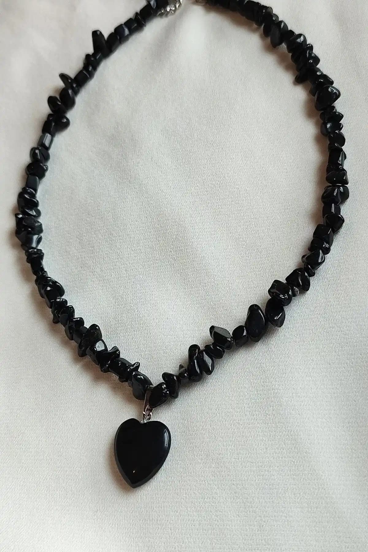 Doğal Taş Kolye Karşılaştırması: Oniks ve Ametist Modellerinin Özellikleri