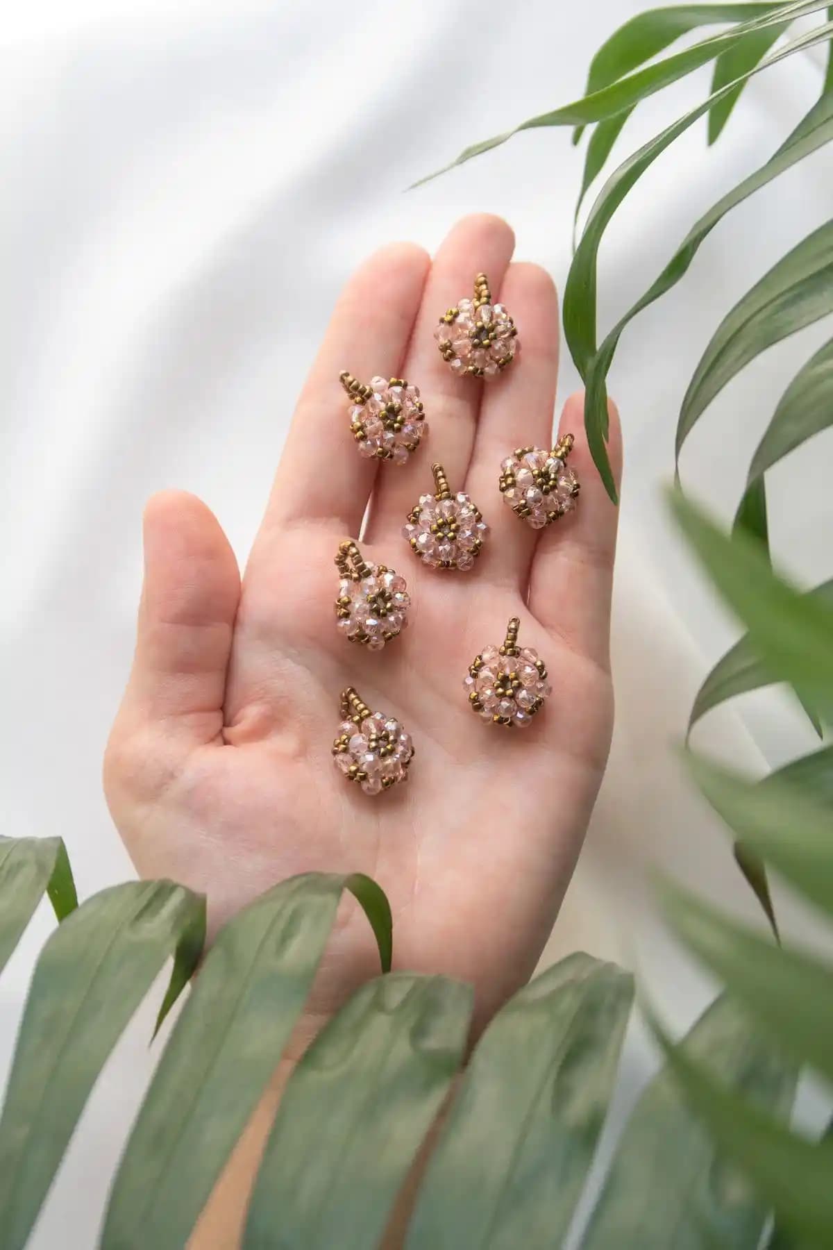 EDLIKE Pudra Pembe El Yapımı Koruyucu Cevşen Kolye: Zarif ve Manevi Değerli Takı