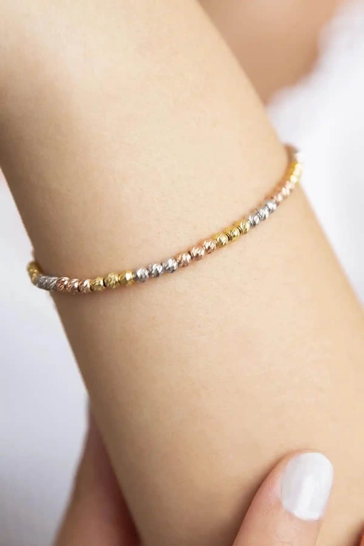 Elika Silver Kadın 3 Renkli Dorika ve Sim Dorika Top Bileklik Karşılaştırması