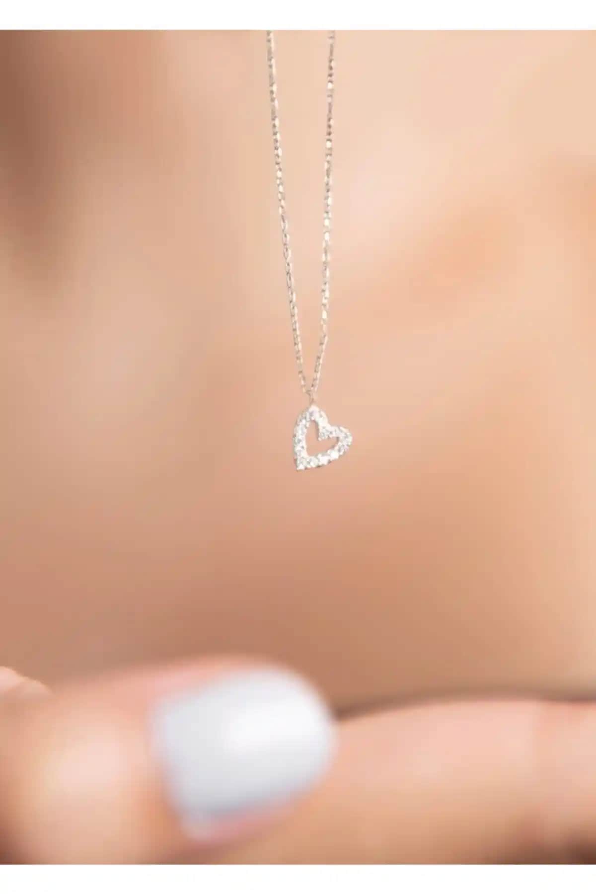 Elika Silver Kadın Gümüş Kolye Karşılaştırması: Kalp ve S Harfi Tasarımları