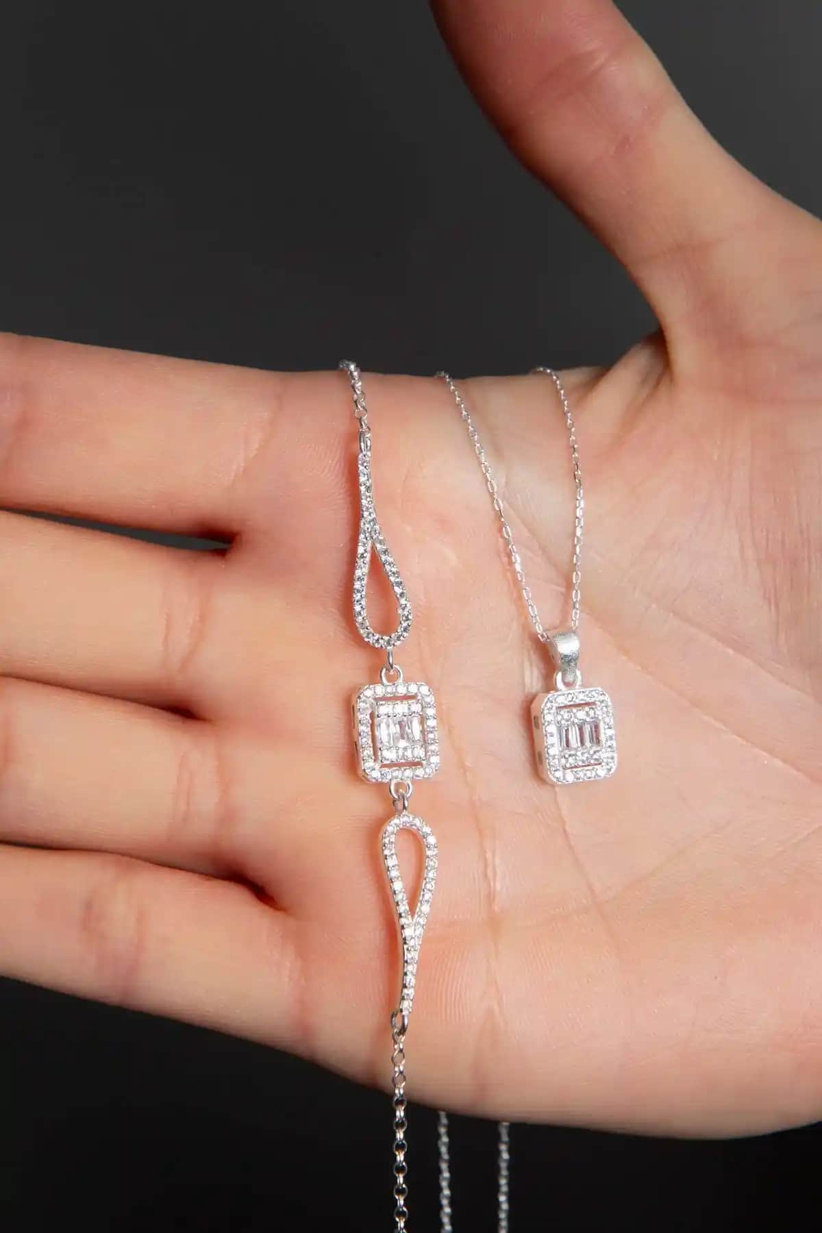 Elika Silver Kadın Gümüş Takı Seti Zarif ve Modern Tasarım Özel Hediye Seçeneği