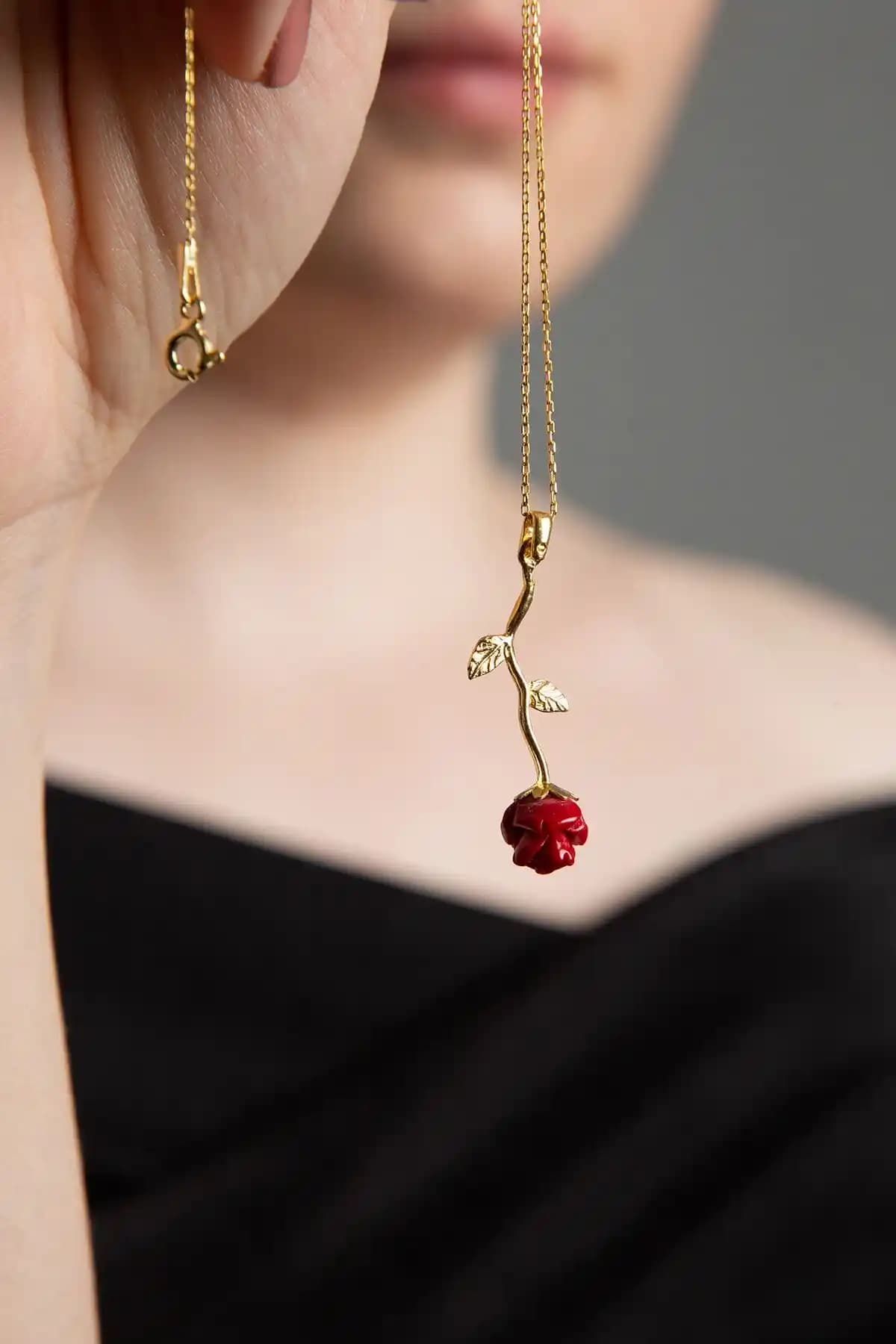 Elika Silver Kadın Kolye Karşılaştırması: Gülüm ve Ay Yıldız Modelleri