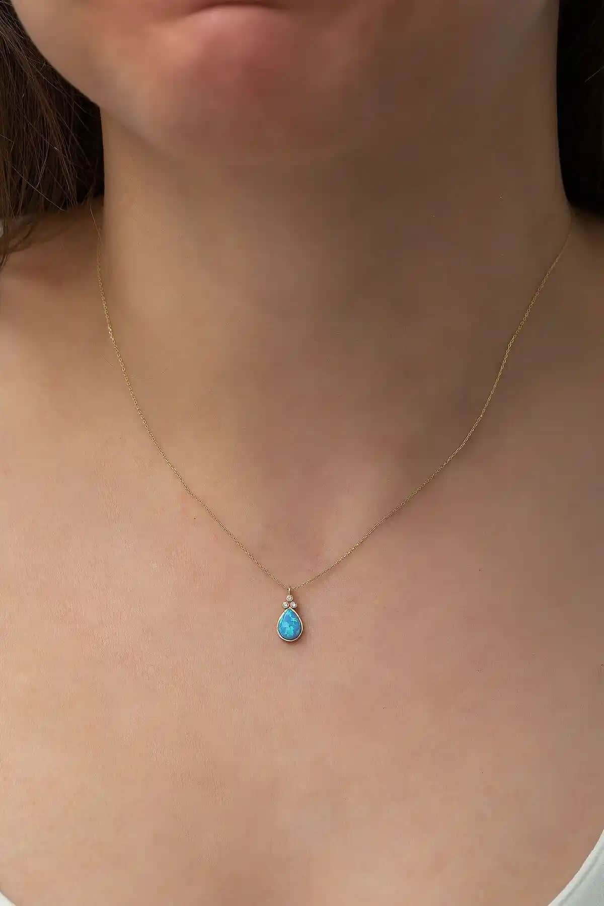 Elika Silver Kadın Kolye Karşılaştırması: Opal Taşlı ve Gezegen Model Seçenekleri