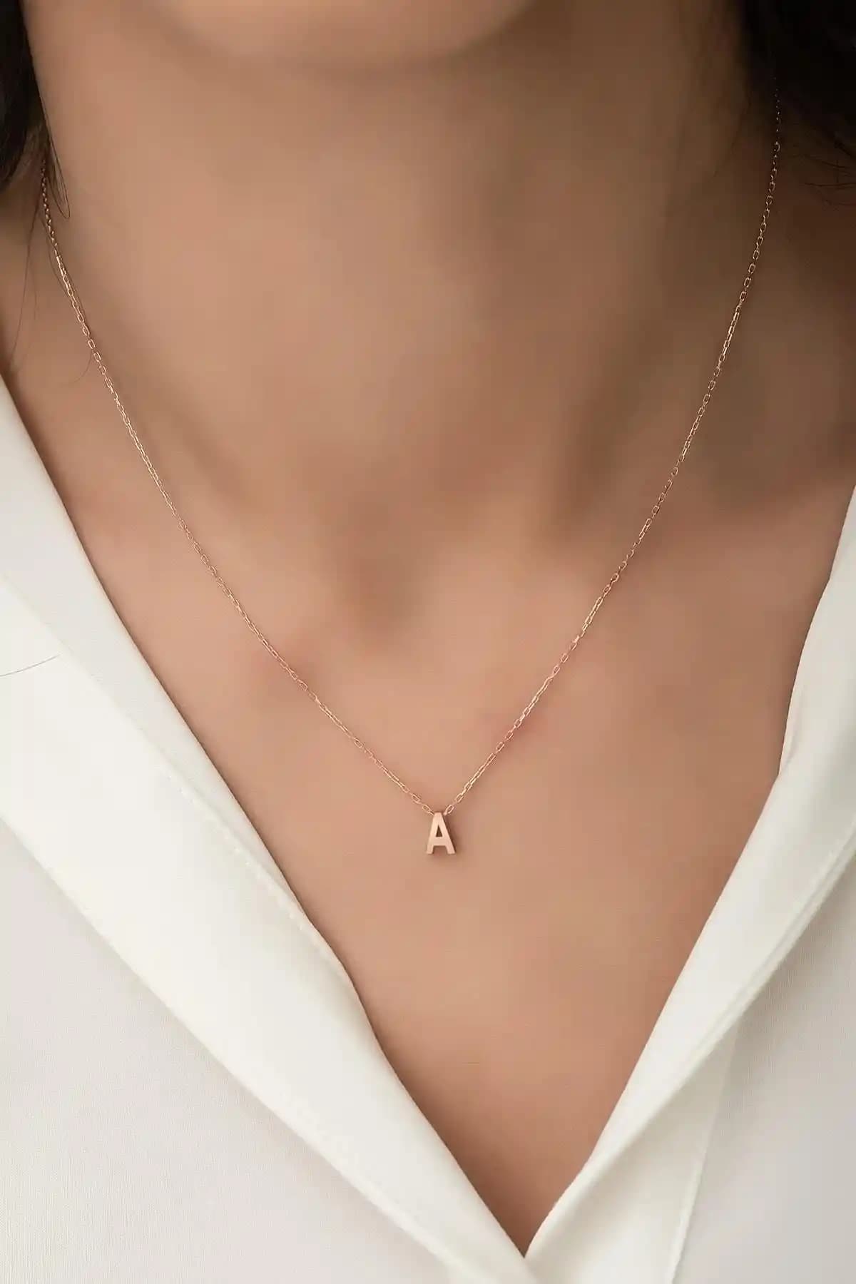 Elika Silver Kadın Kolye Seçenekleri: Harf ve Yıldız Detaylı Modern Tasarımlar