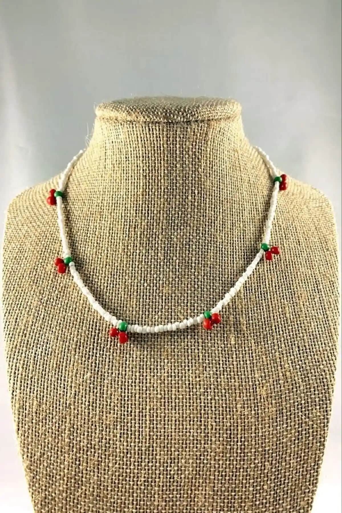 EsEr Butik Kirazlı Boncuklu Kolye: Zarif ve Dayanıklı Kırmızı Takı Seçenekleri