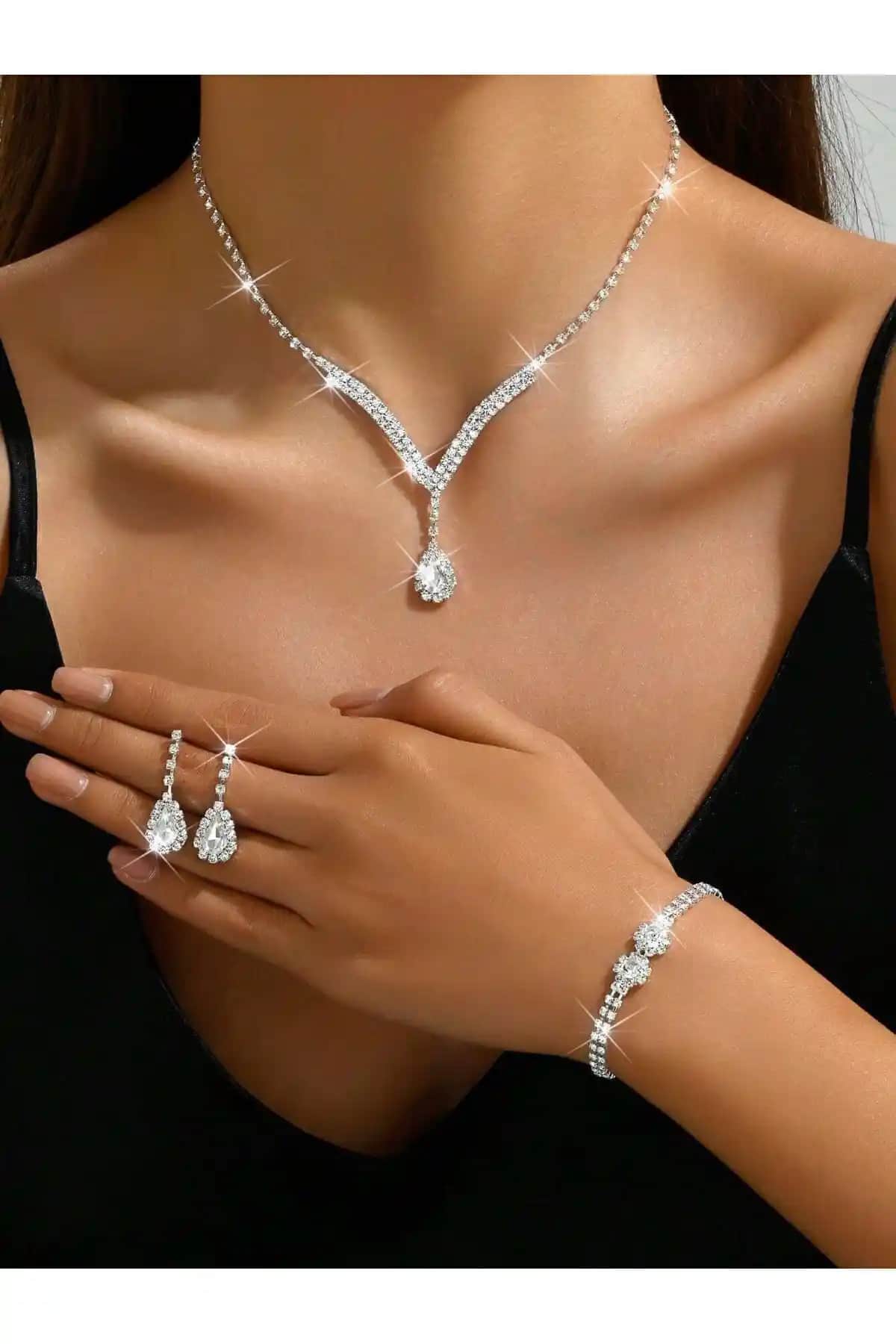 Estilo Lingerie ve Söğütlü Silver Takı Setleri Karşılaştırması ve Seçim Rehberi