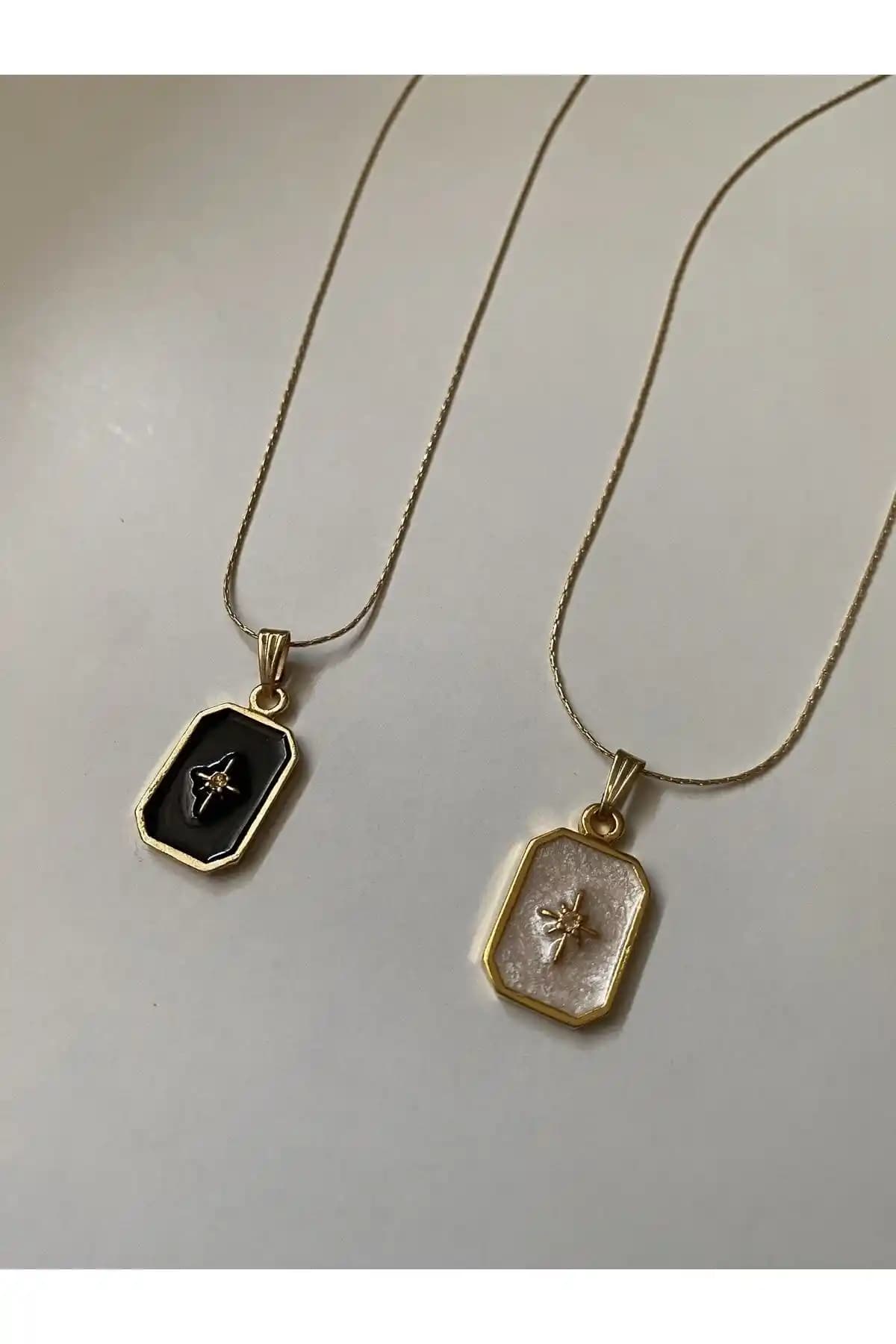 Fiamoss Kadın 2'li Kutup Yıldızı Plaka Kolye: Günlük Şıklık ve Modern Tasarım Detayları