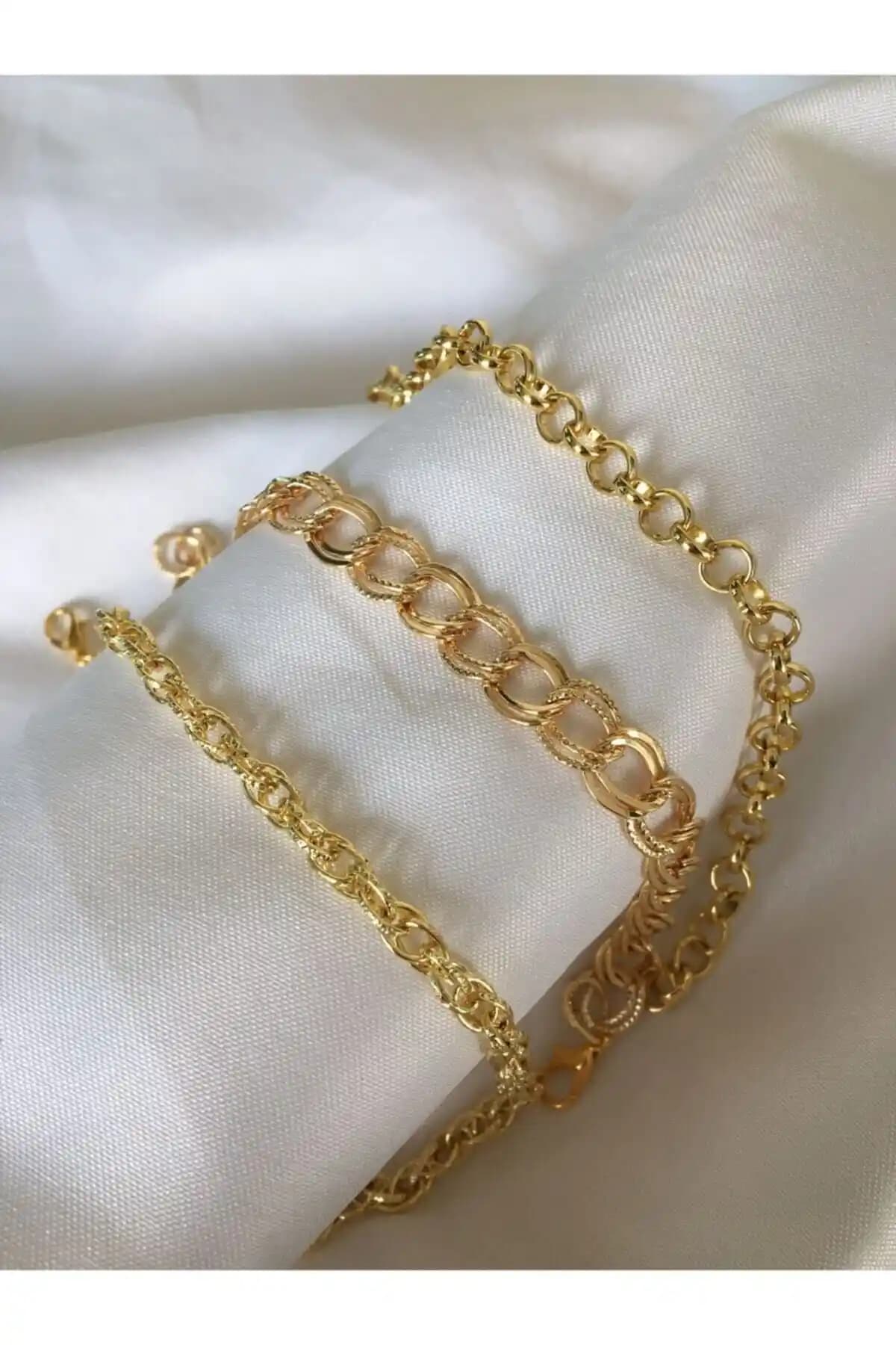 Genel Markalar 3'lü Gold Zincir Bileklik Seti: Şıklık ve Dayanıklılık Sunan Aksesuar