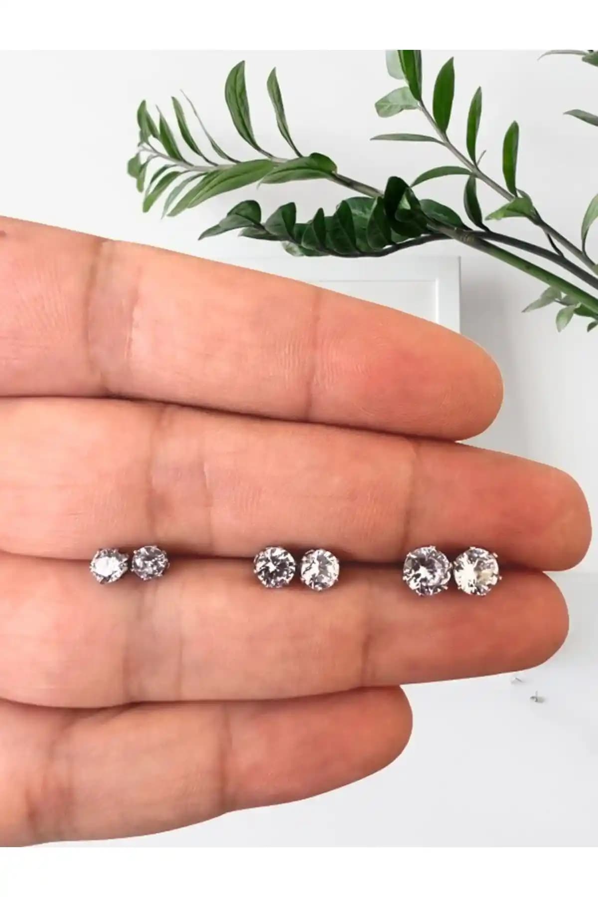 Genel Markalar Cerrahi Çelik Üç Çift Tek Taşlı Küpe: Şıklık ve Dayanıklılık Bir Arada