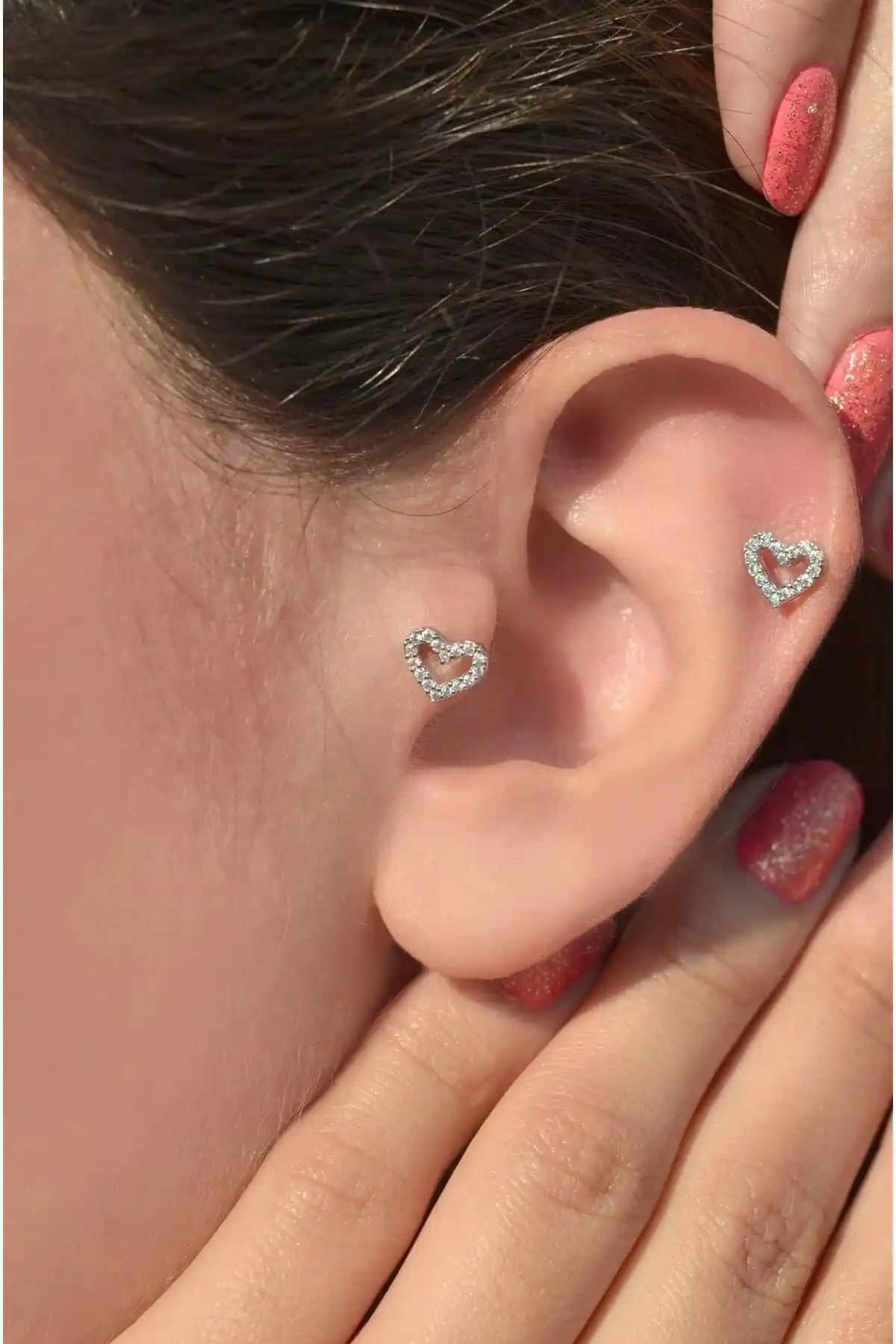 Gümüş Kalp Piercing: Şıklık ve Dayanıklılığı Bir Arada Sunan Zarif Takı Seçeneği