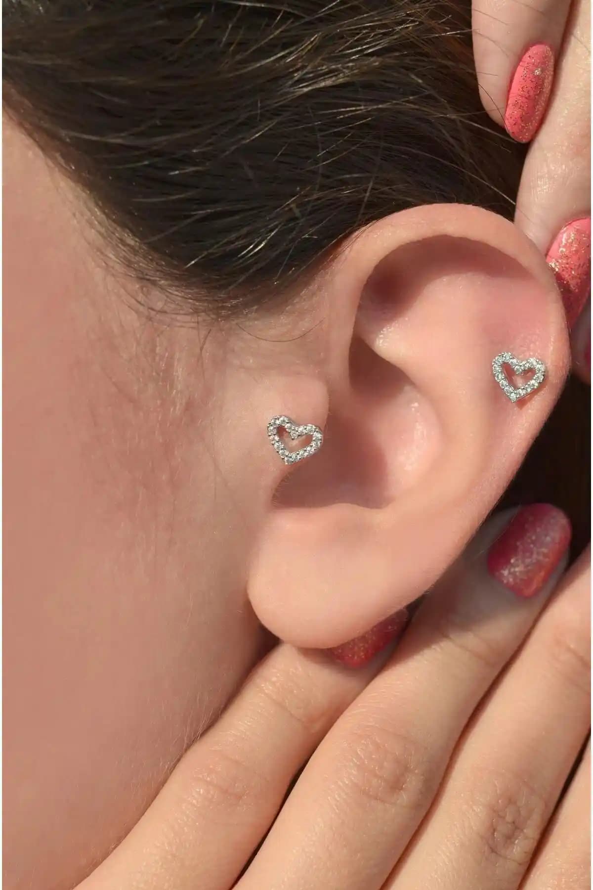 Gümüş Kalp Piercing: Şıklık ve Dayanıklılığı Bir Arada Sunan Zarif Takı Seçeneği