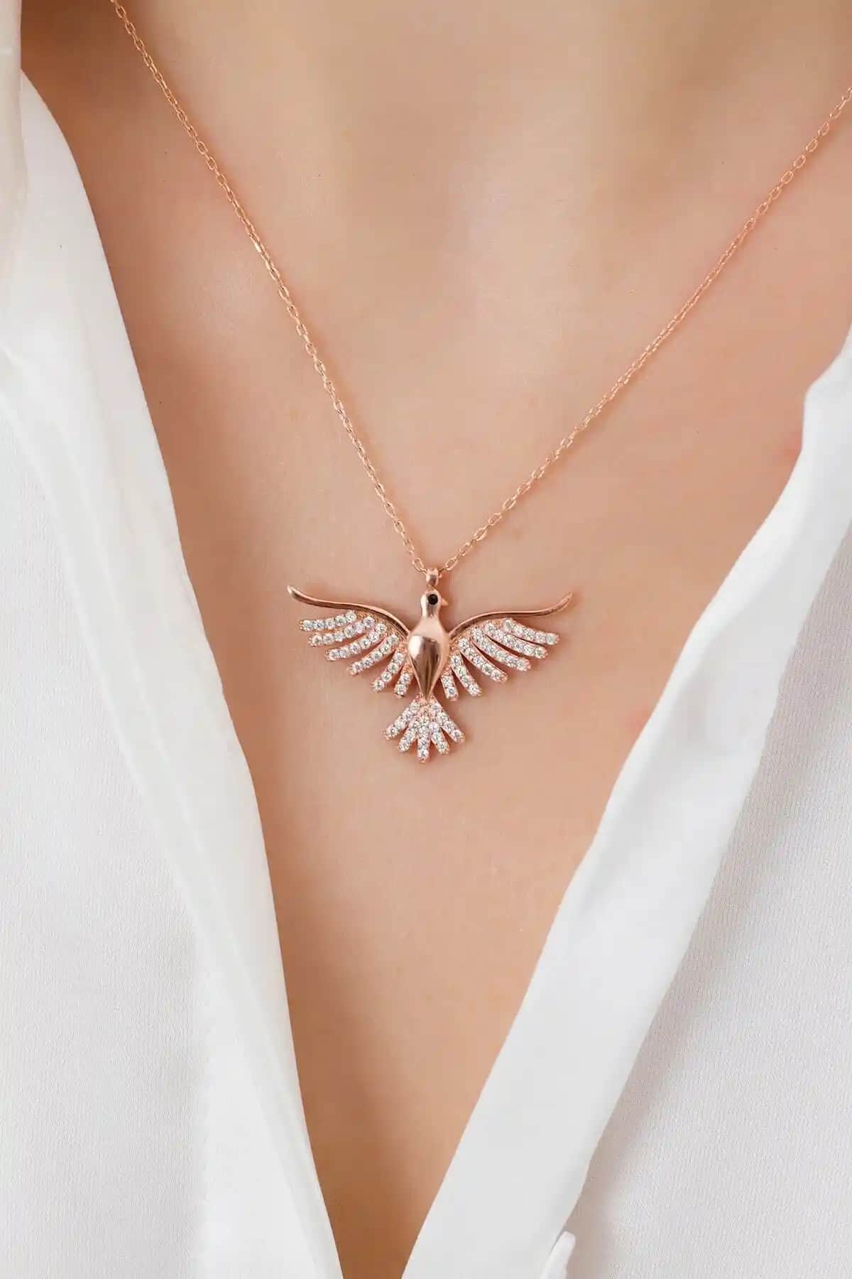 Gümüş Kolye Karşılaştırması: ADA LIFE ve Harlofia Jewelry Modellerinin Özellikleri