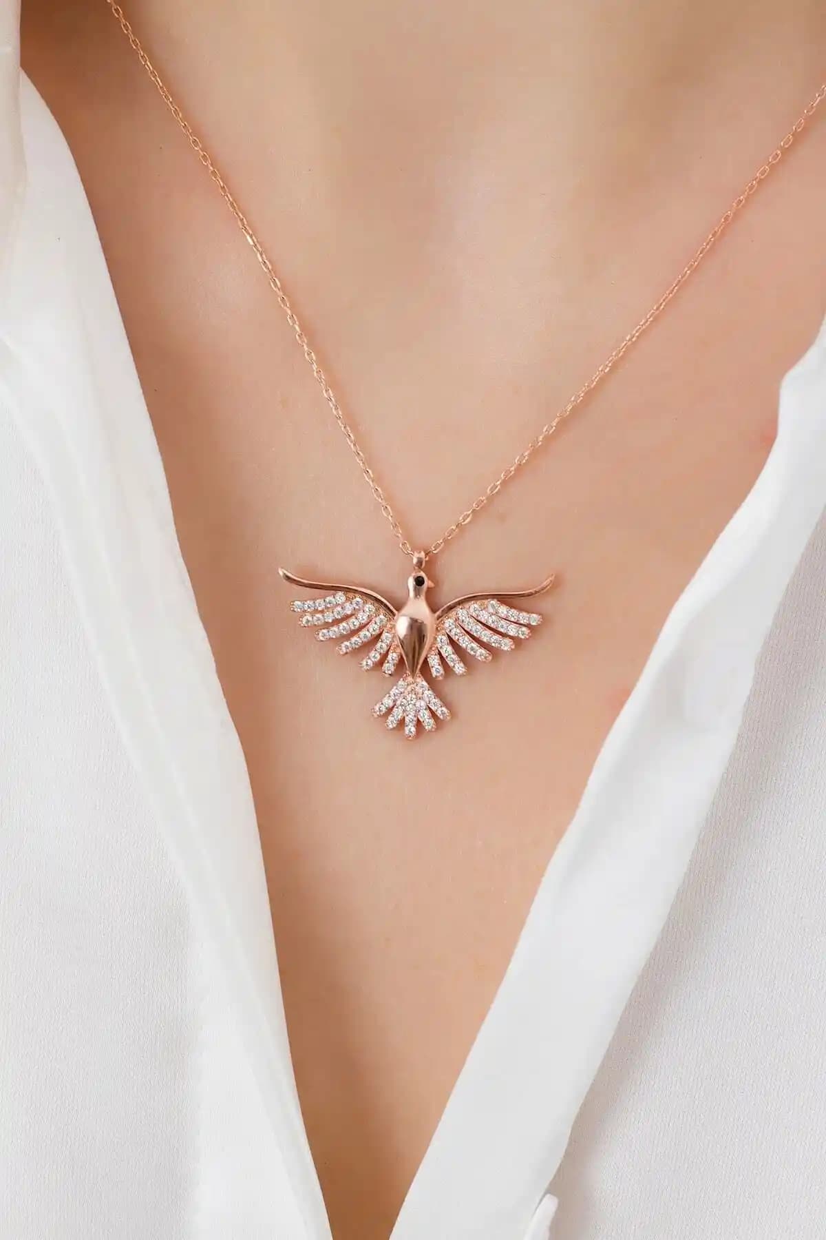 Gümüş Kolye Karşılaştırması: ADA LIFE ve Harlofia Jewelry Modellerinin Özellikleri