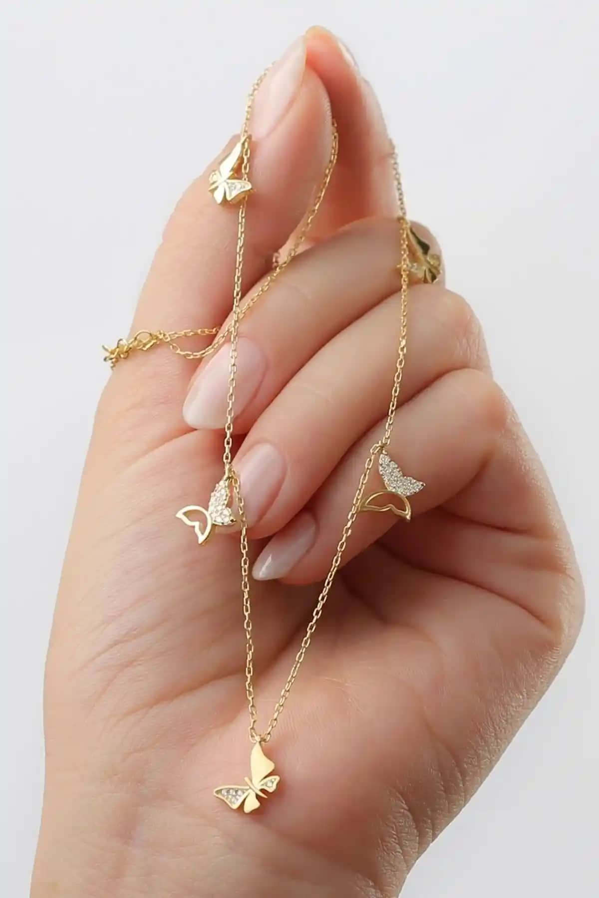 Gümüş ve Altın Kaplama Kolye Karşılaştırması: Kelebek ve Baget Taşlı Modeller