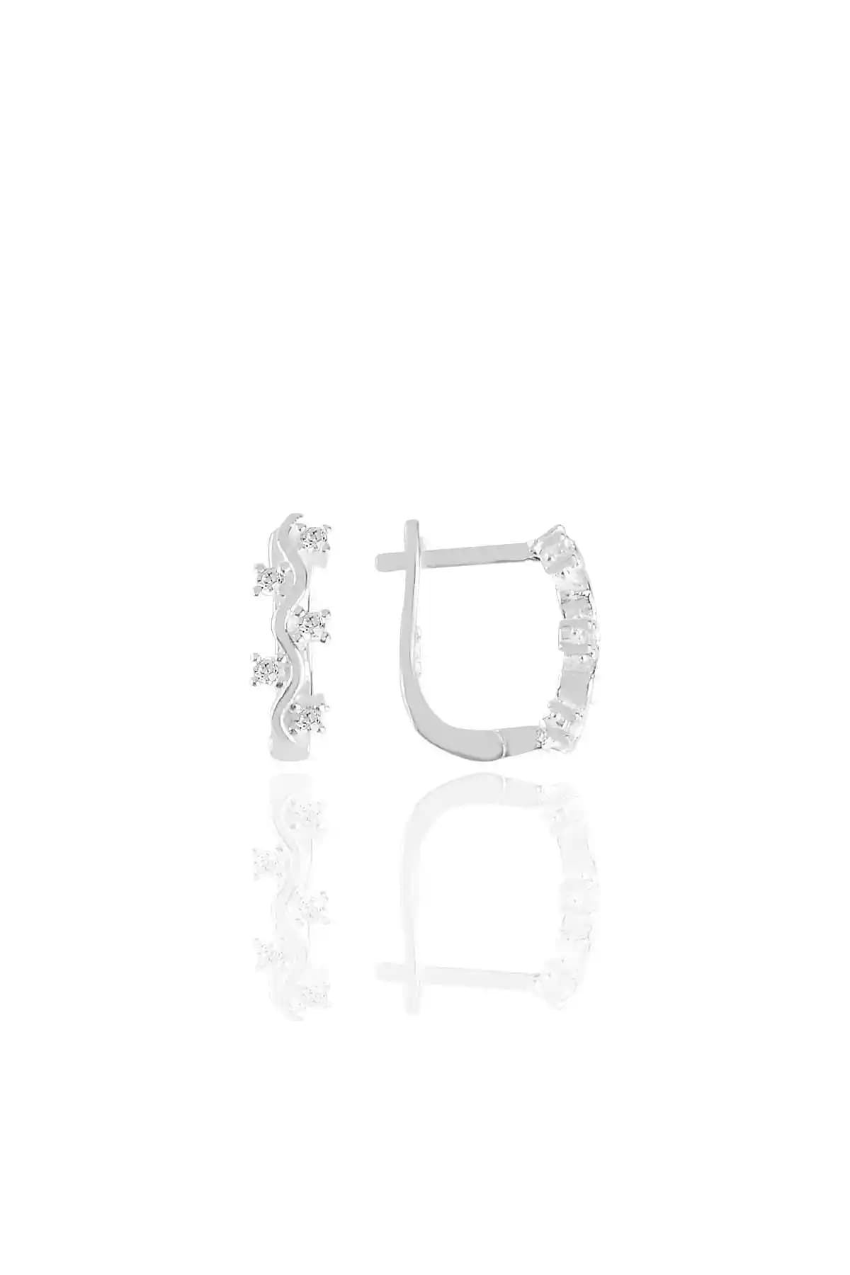 Gümüş Zirkon Taşlı Dalgalı Klipsli Küpe - Şıklık ve Dayanıklılık Sunan Takı Seçeneği