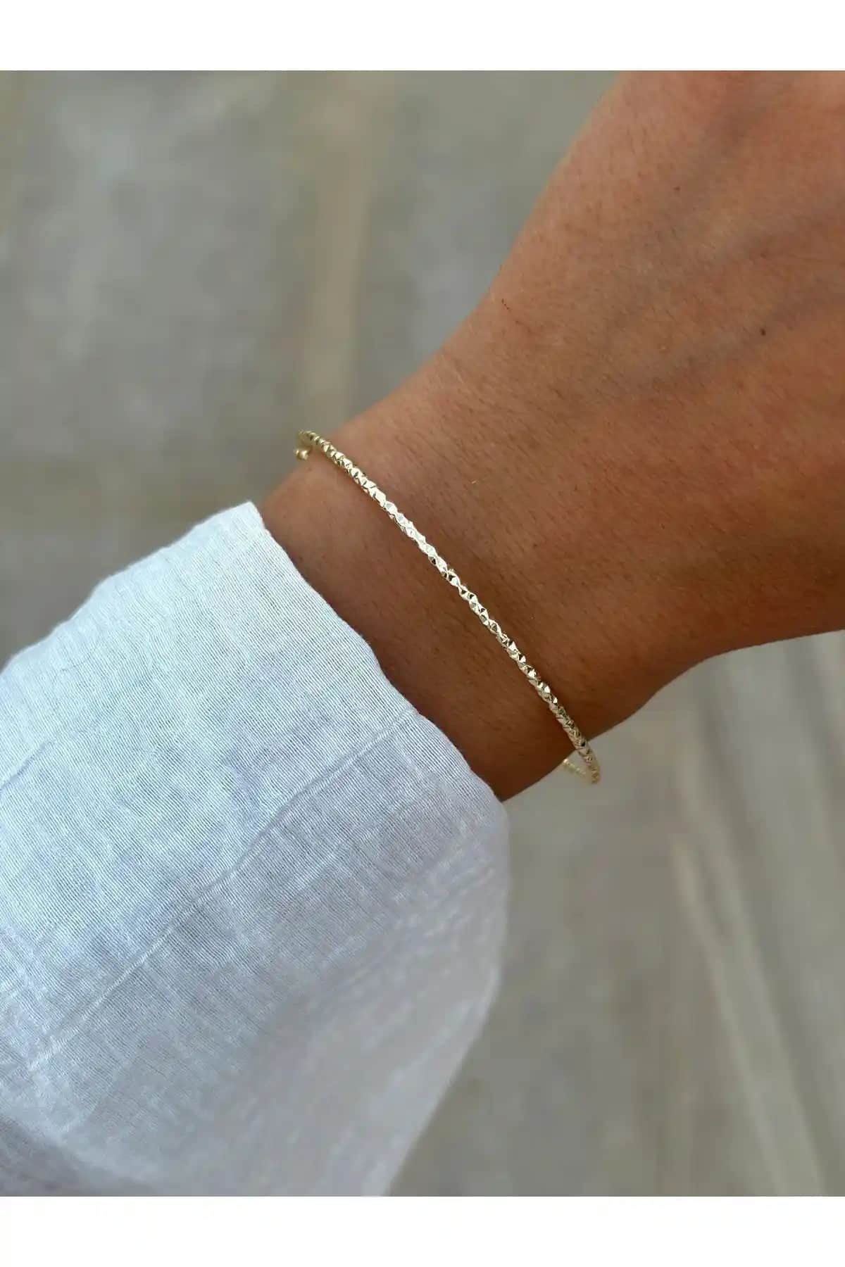 HERCY Minimal İnce Işıltılı Altın Bileklik: Zarif ve Şık Kadın Takısı Seçenekleri