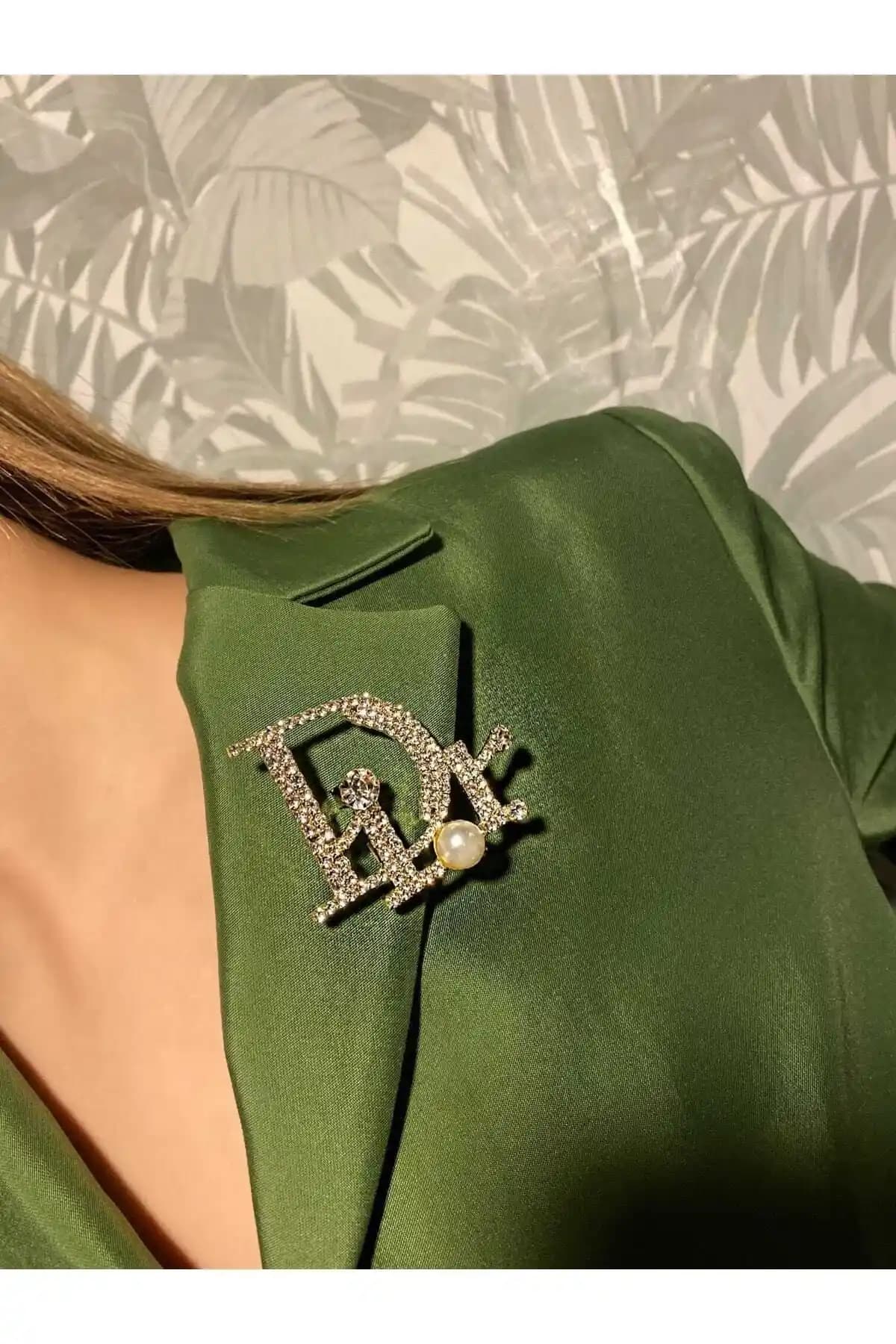 HİLLSCARF Model Broş: Zarif ve Dayanıklı Altın Tonu Aksesuarla Şıklığınızı Tamamlayın