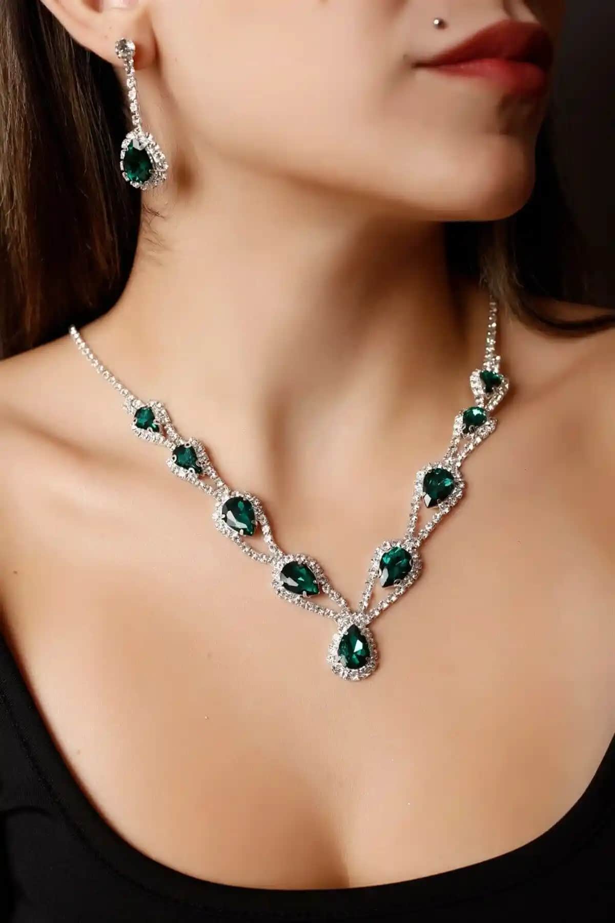 HUBANN Güüş Kaplama Yeşil Taşlı Hürrem Takı Seti Zarif ve Dayanıklı Tasarım