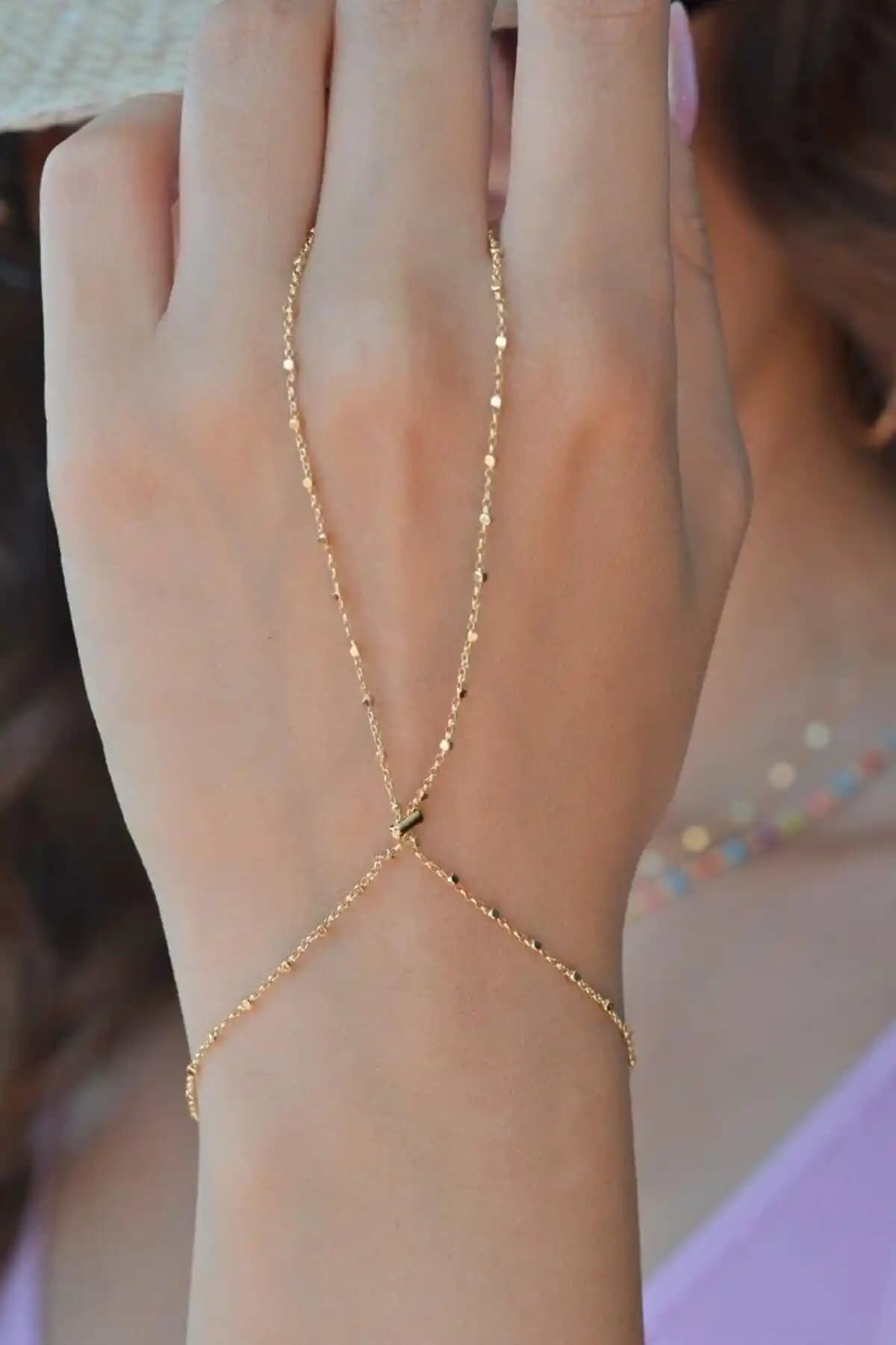 İnce Zincir Şahmeran Aksesuarı Zarif ve Dayanıklı Tasarımıyla Göz Kamaştırıyor