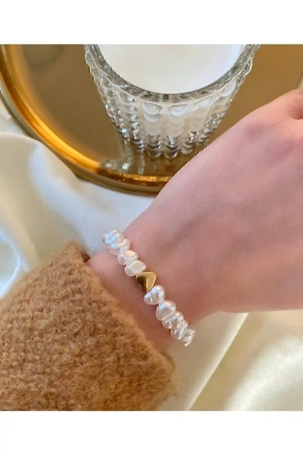 İncili Kalp Bileklik: Zarif ve Şık Tasarımıyla Kadınlar İçin Özel Aksesuar