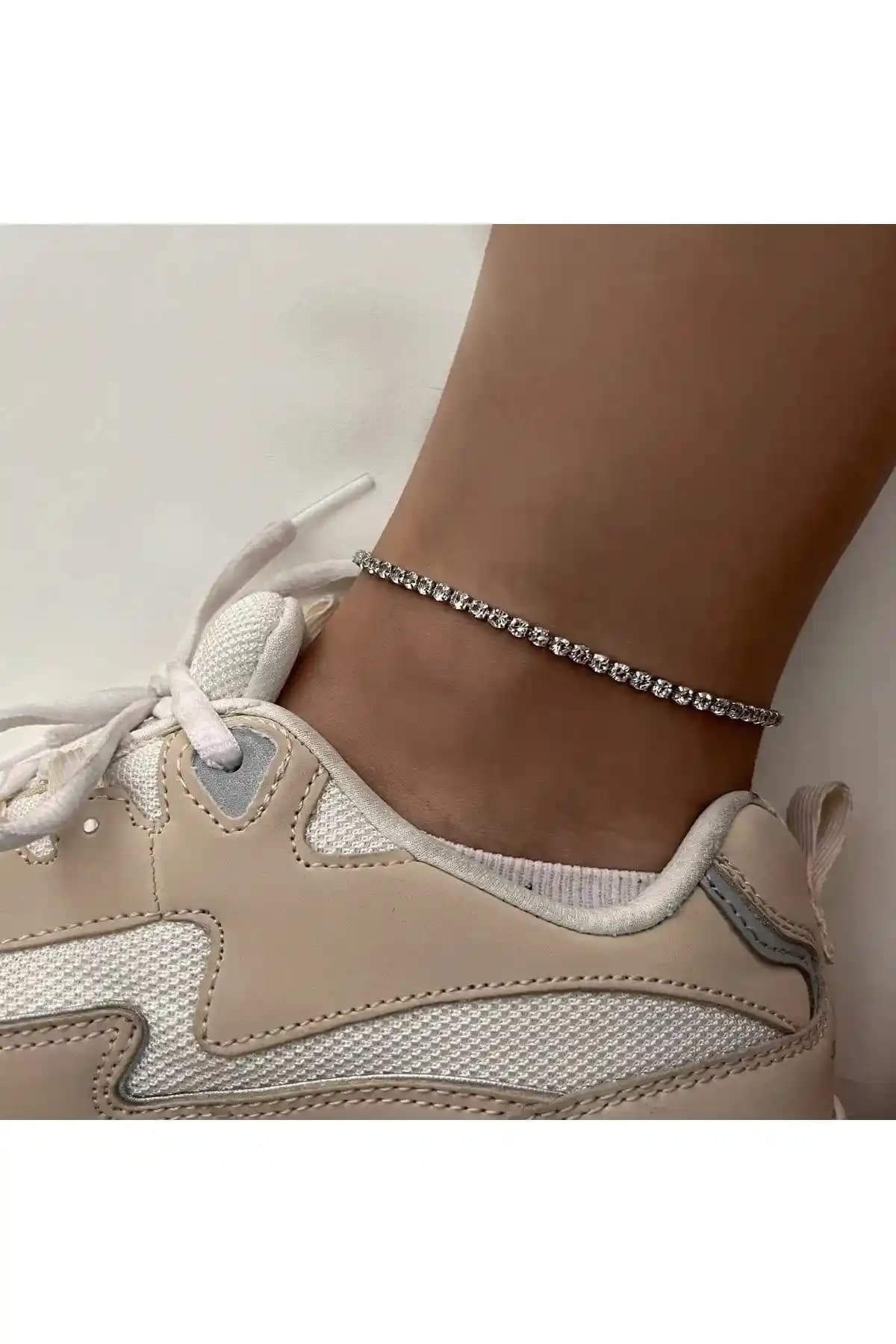 Irva Collection Kadın Gümüş Su Yolu Halhal: Modern ve Şık Tasarım Özellikleri