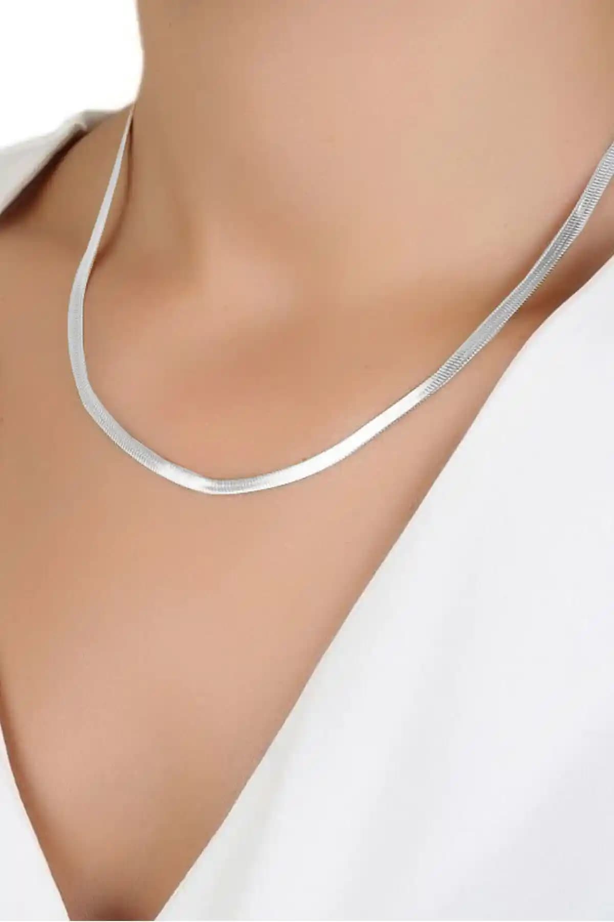 İtalyan Yassı Balık Sırtı Zincir Gümüş Renkli Modern Kadın Takısı