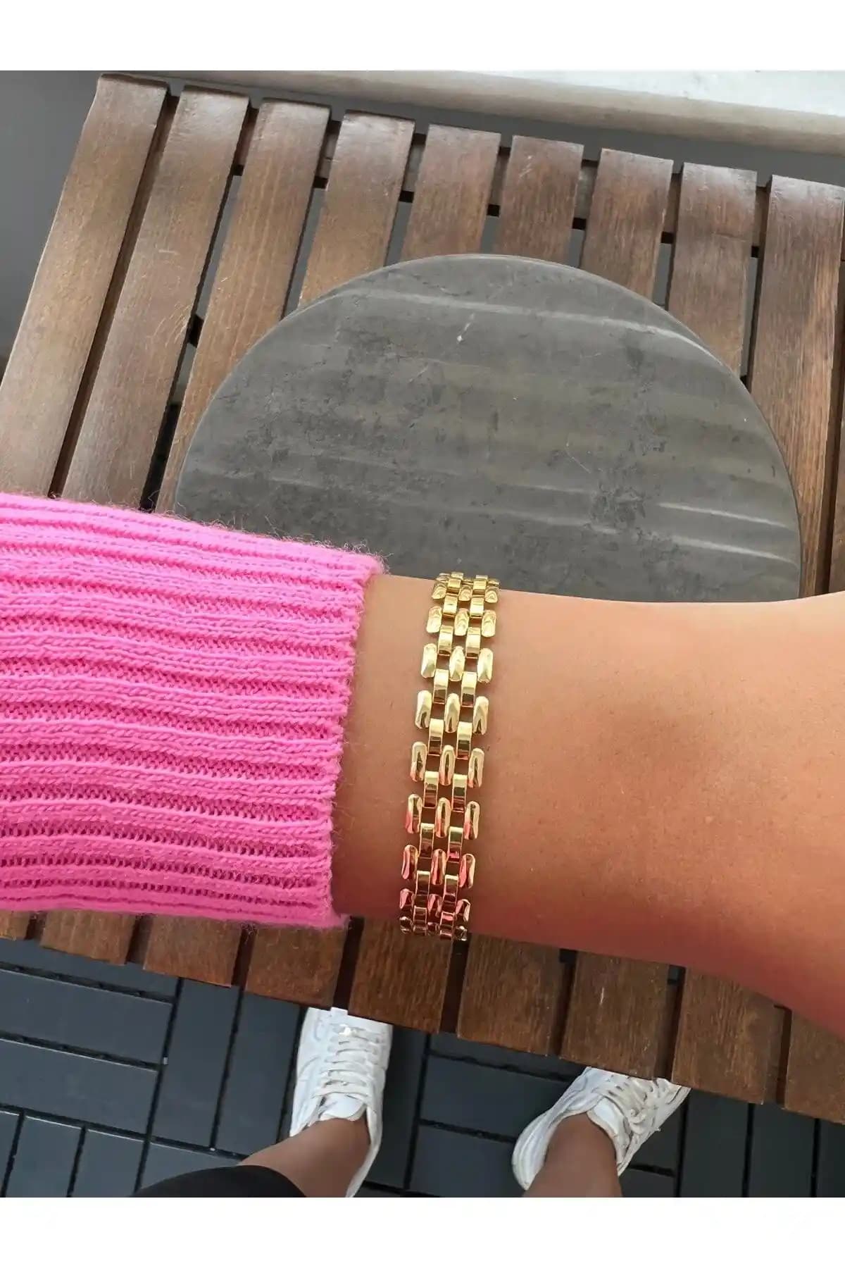 Jack Ferrero Kadın Apc Altın Kaplama Bijuteri Bileklik: Zarif ve Şık Tasarımın Günlük ve Özel Kullanımı İçin Uygun