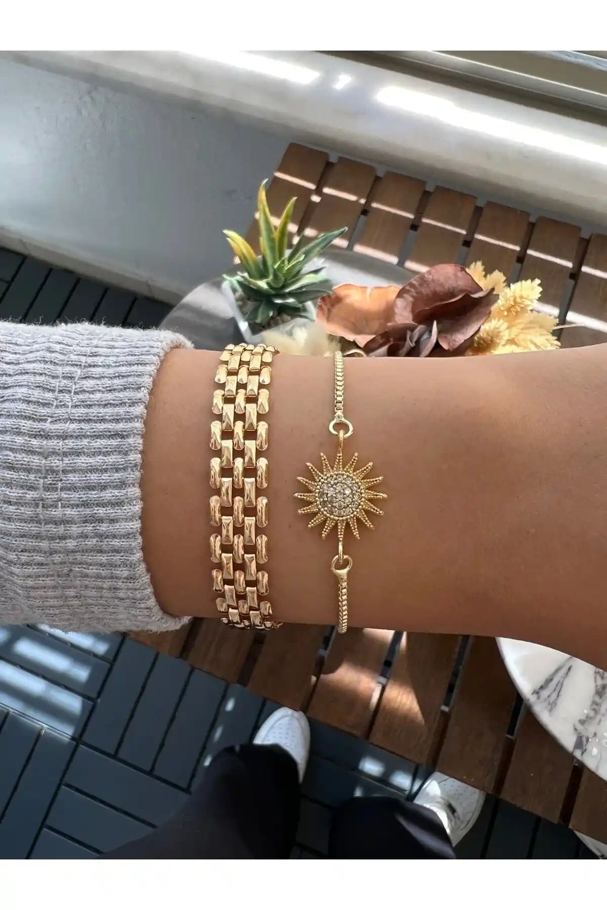 Jack Ferrero ve KBC STORE Olympea Bileklik Karşılaştırması: Hangi Model Daha Uygun